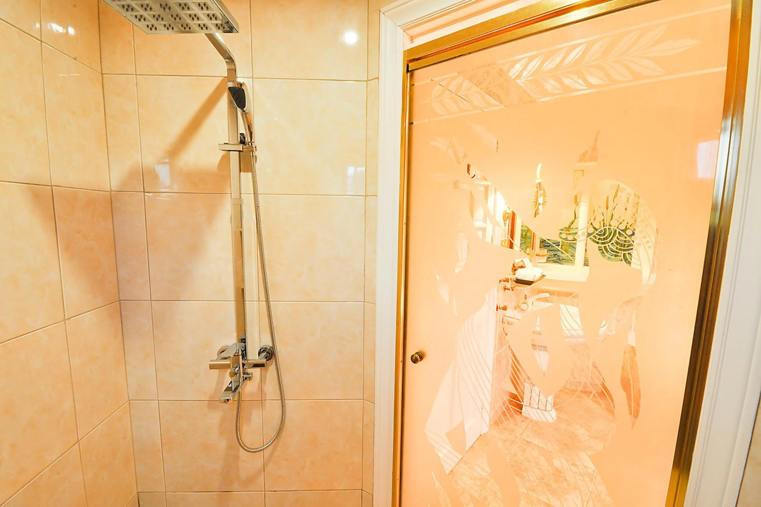 Shower in Paradise Garden Hotel and Convention Center Boracay Powered by ASTON