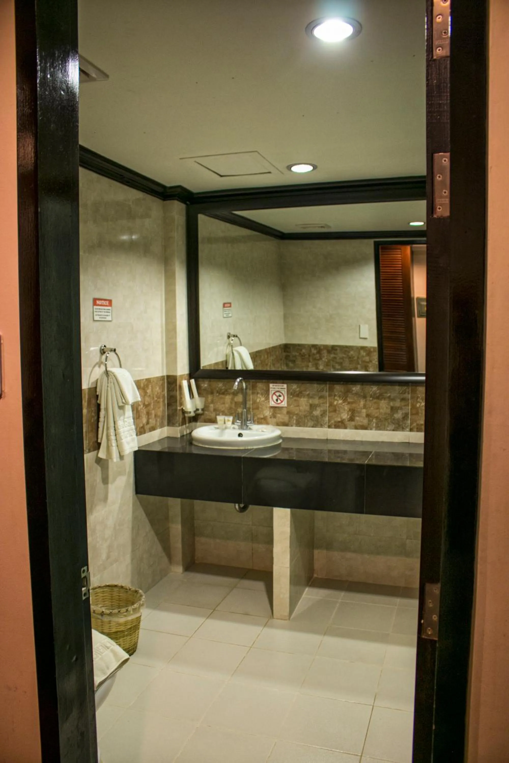 Bathroom in Paradise Garden Hotel and Convention Center Boracay Powered by ASTON