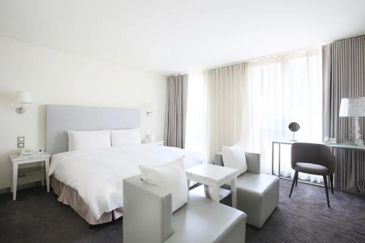 Deluxe Room in Ambience Hotel Taipei Deluxe Room in Ambience Hotel Taipei