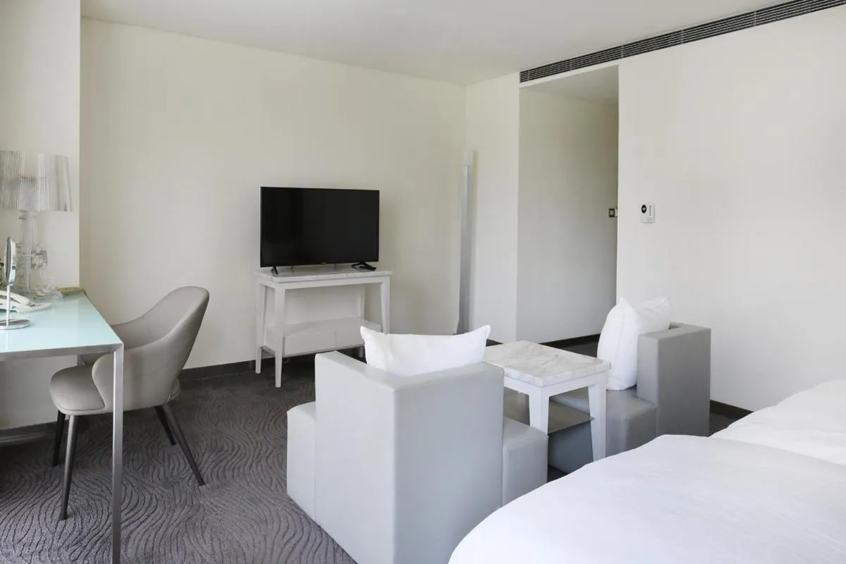 Seating area, Bed in Ambience Hotel Taipei