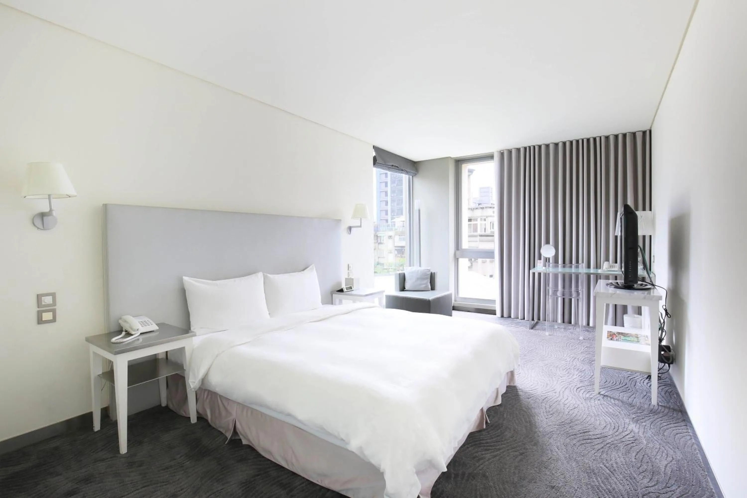 Photo of the whole room, Bed in Ambience Hotel Taipei