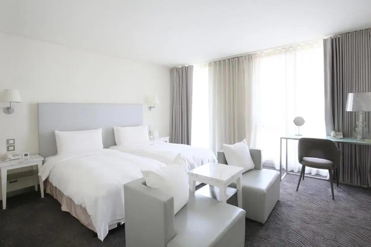 Deluxe Twin Room in Ambience Hotel Taipei Deluxe Twin Room in Ambience Hotel Taipei