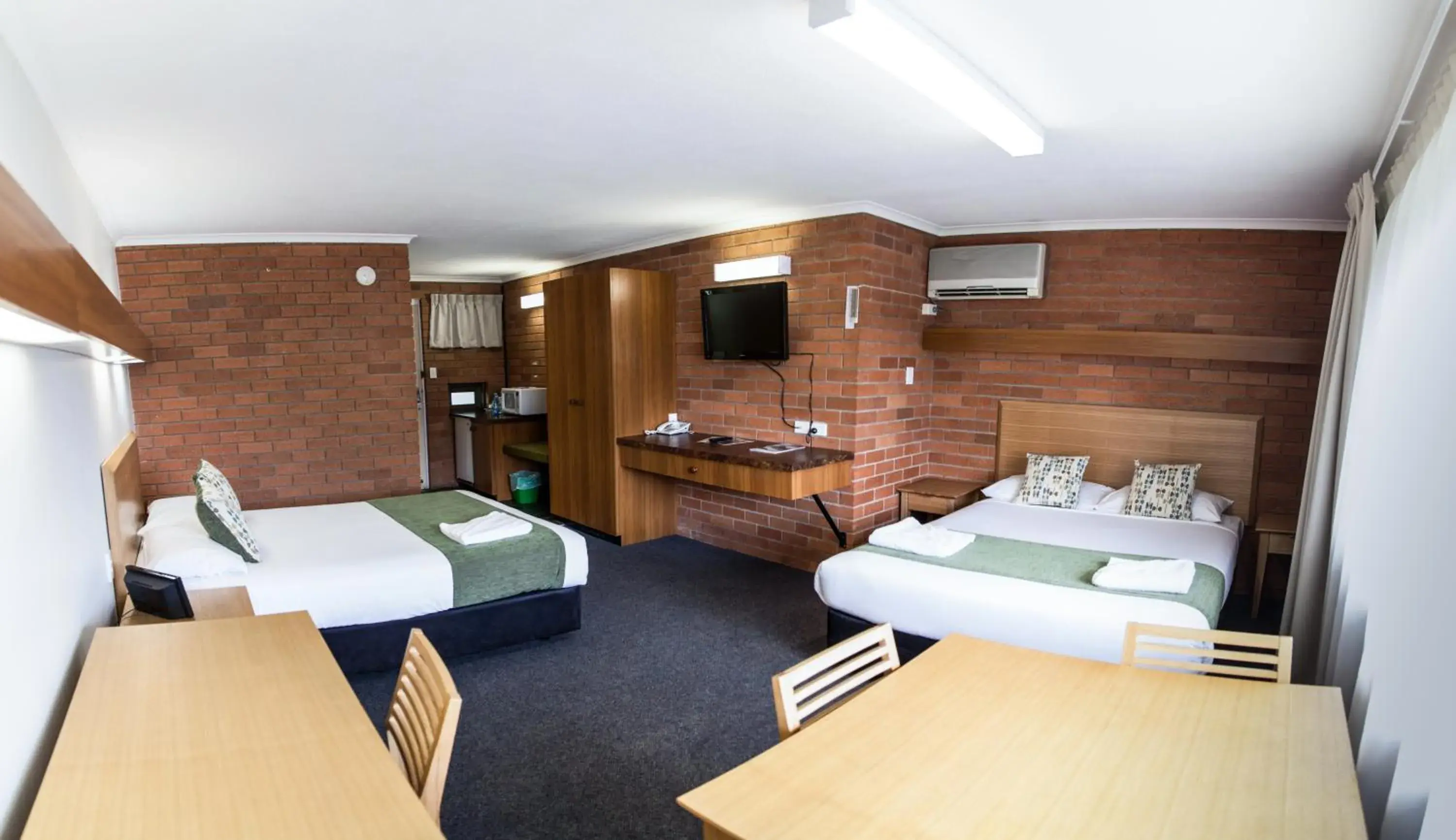 Deluxe Queen Room with Two Queen Beds in Murwillumbah Motor Inn Deluxe Queen Room with Two Queen Beds in Murwillumbah Motor Inn