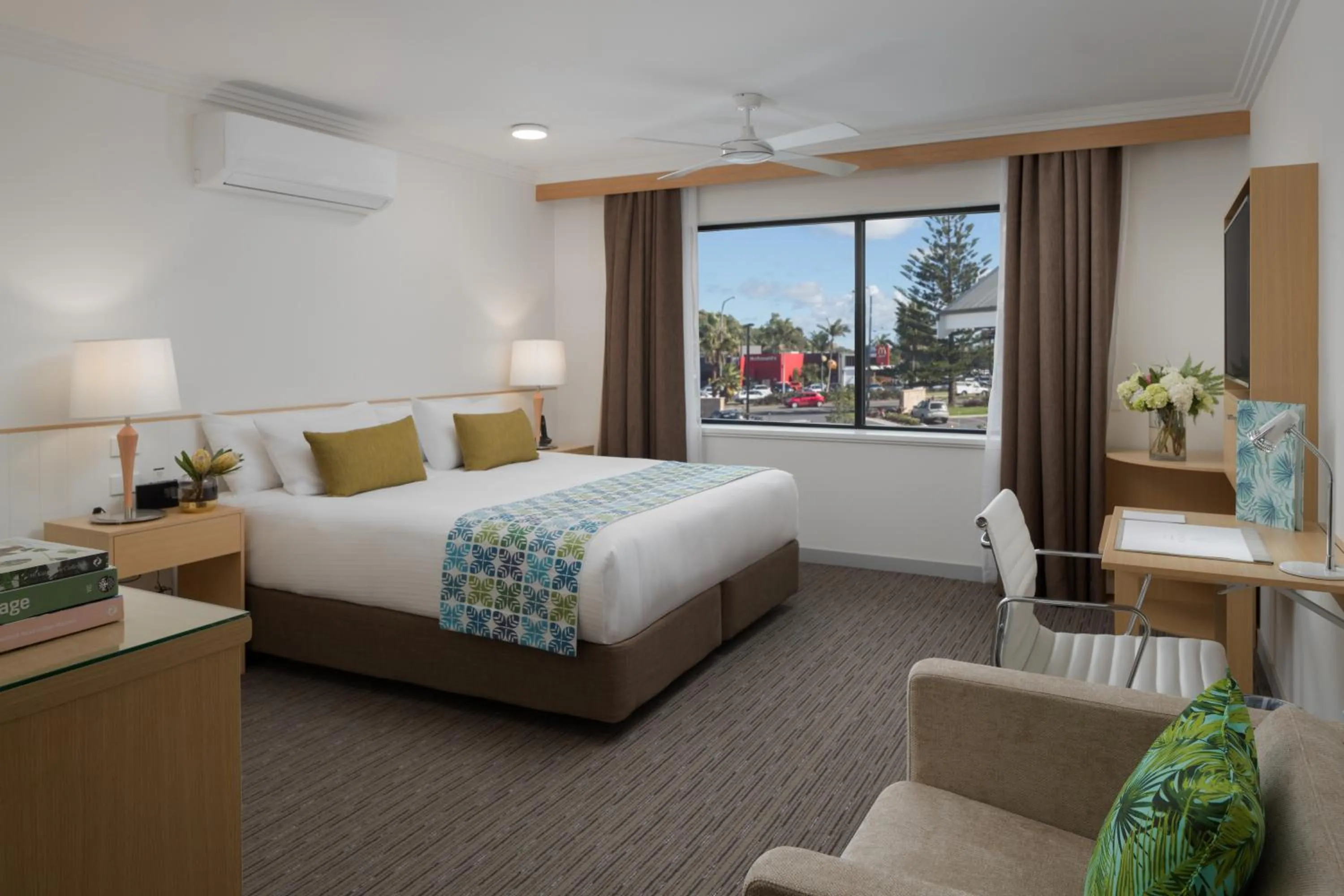 Photo of the whole room, Bed in Sails Port Macquarie by Rydges