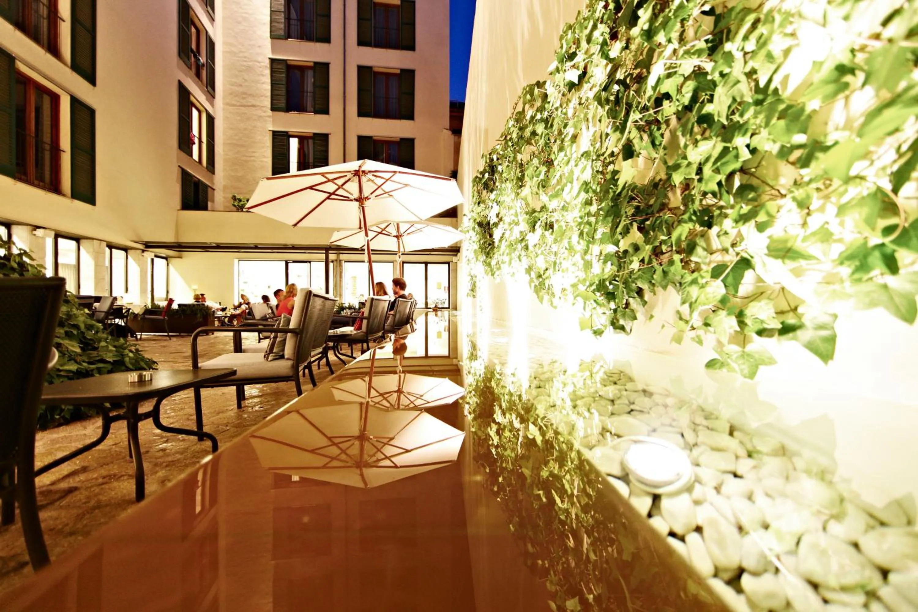 Patio in Petit Palace Hotel Tres