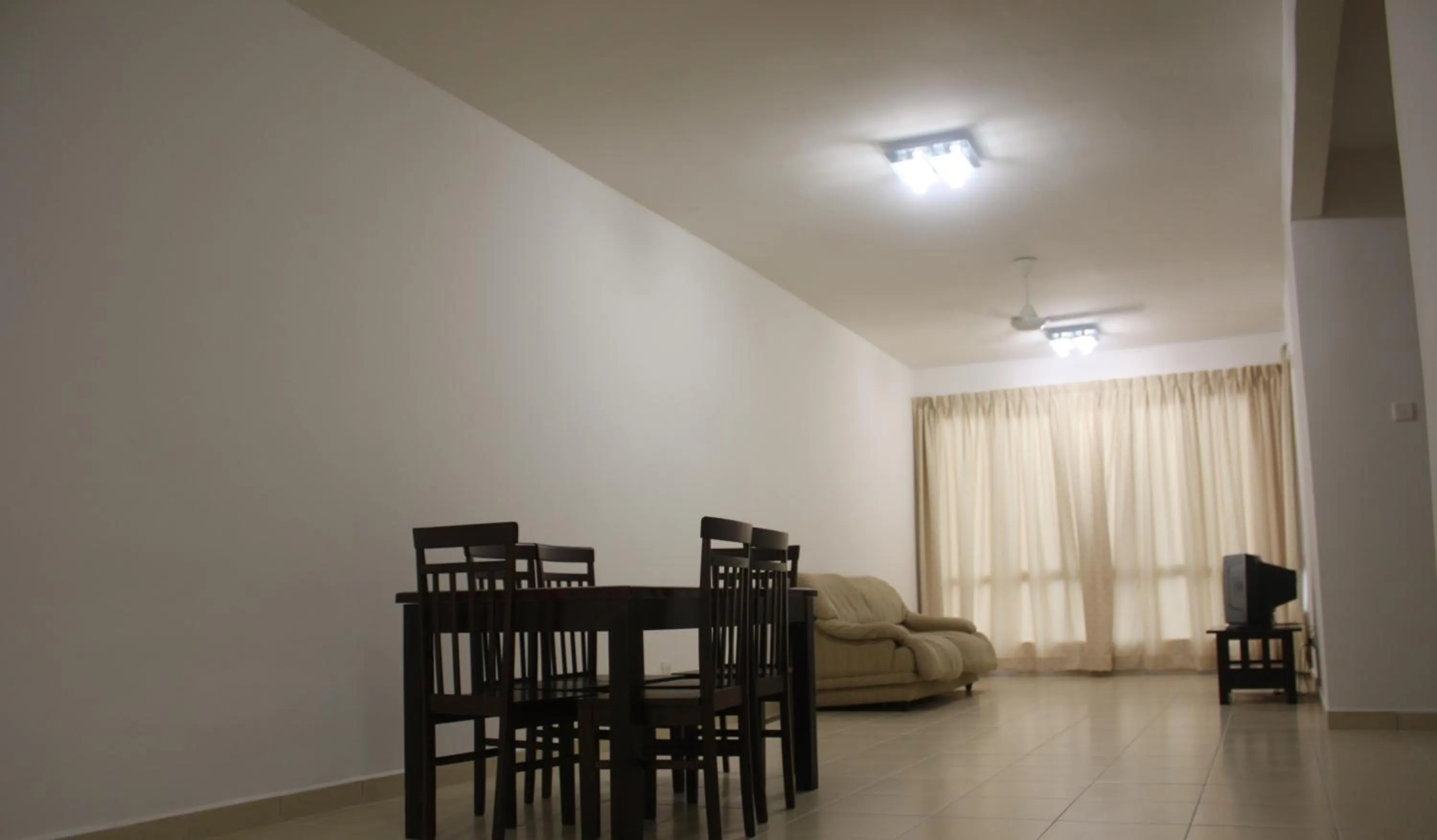 Living room in Dynasty Inn