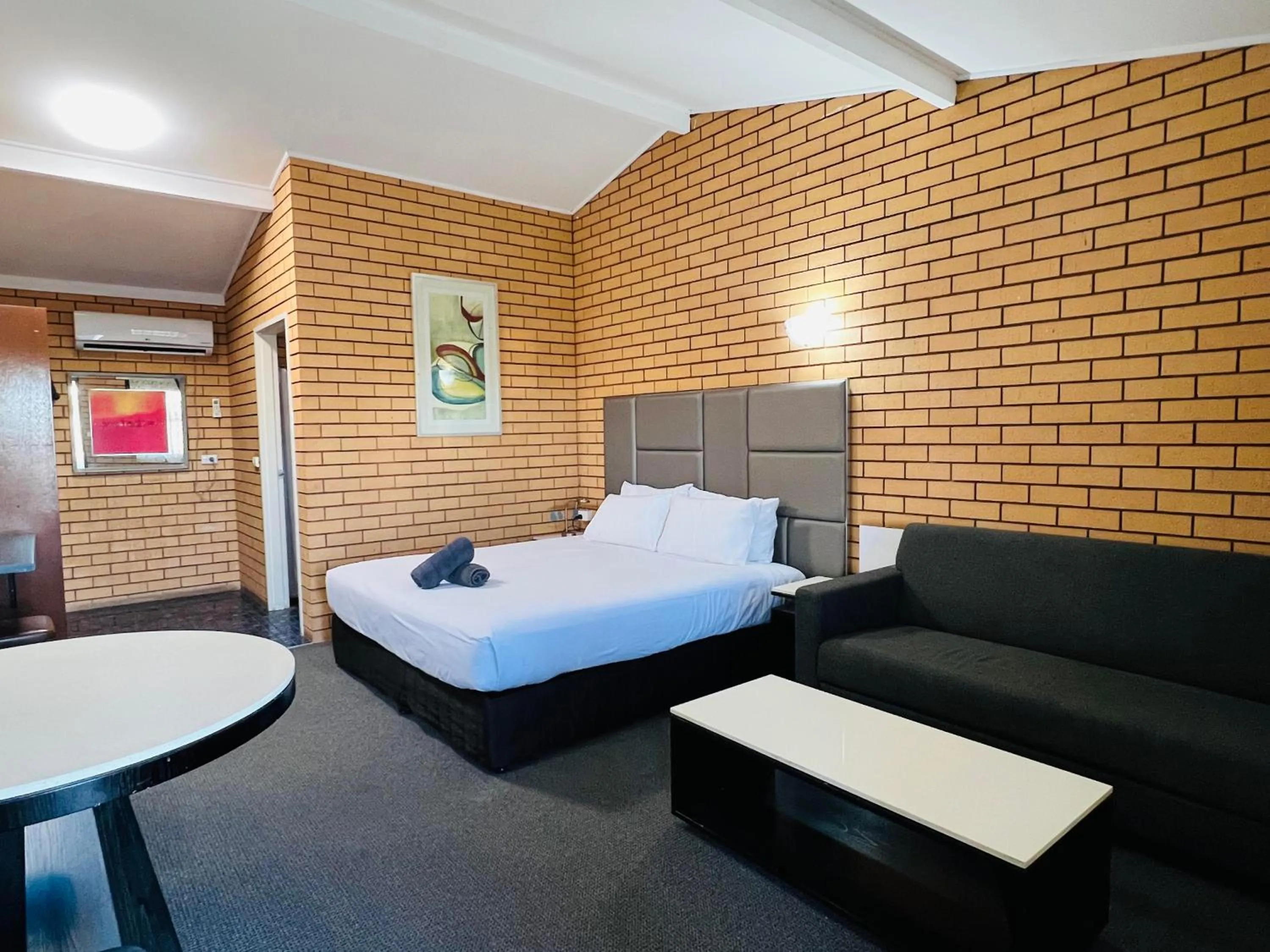 Bedroom, Bed in Stockman Motor Inn