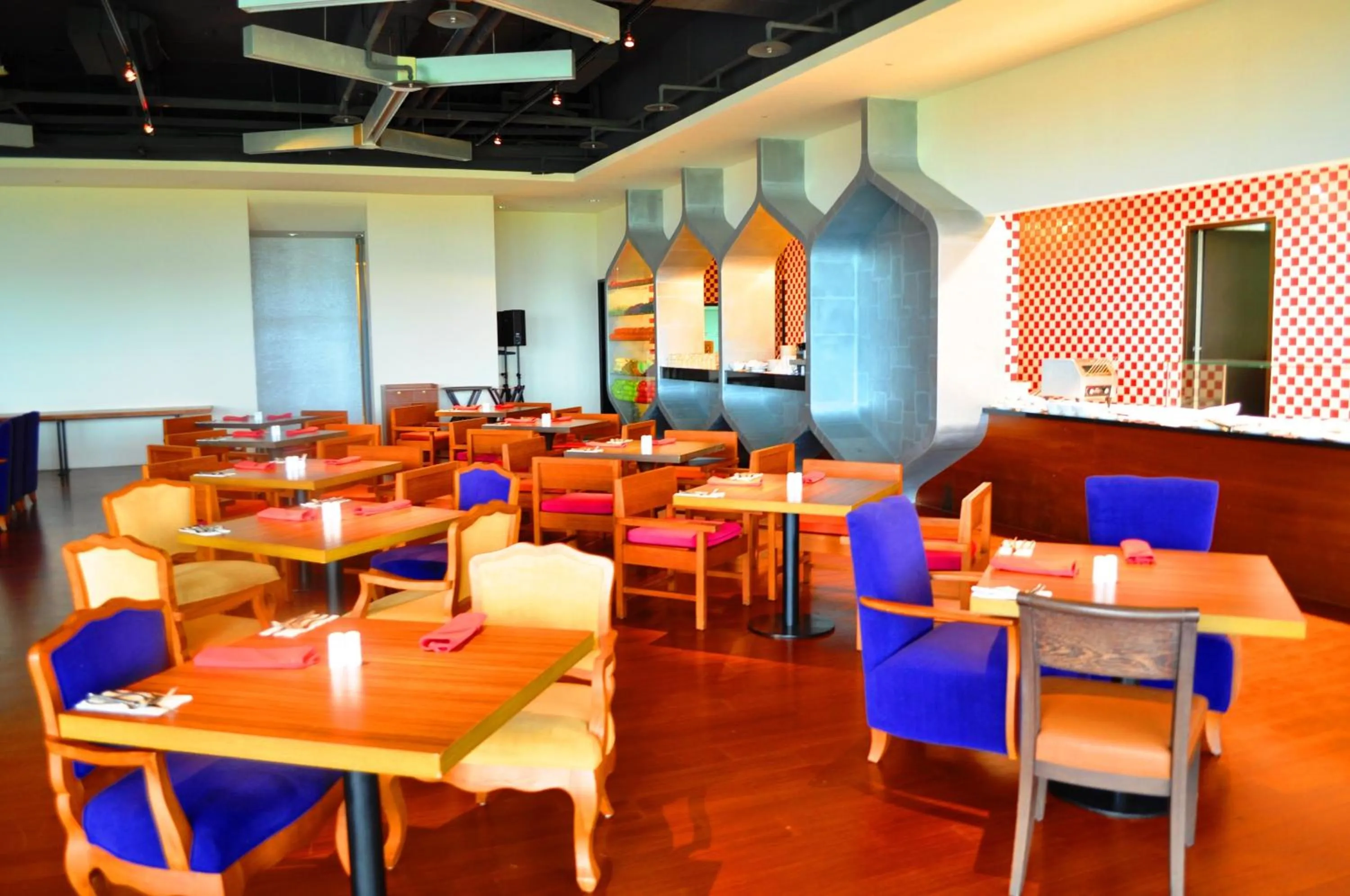 Restaurant/places to eat in South Garden Hotels And Resorts