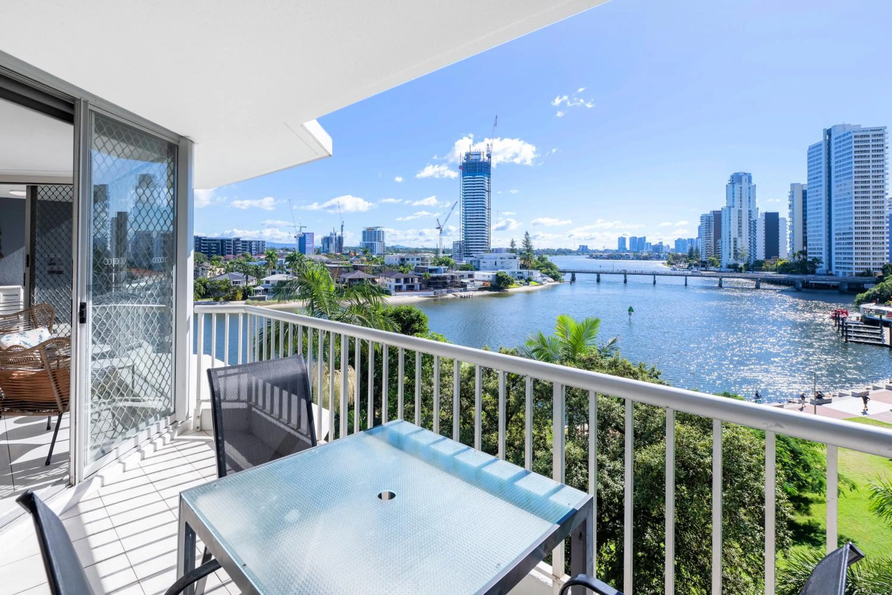 Moorings On Cavill Surfers Paradise