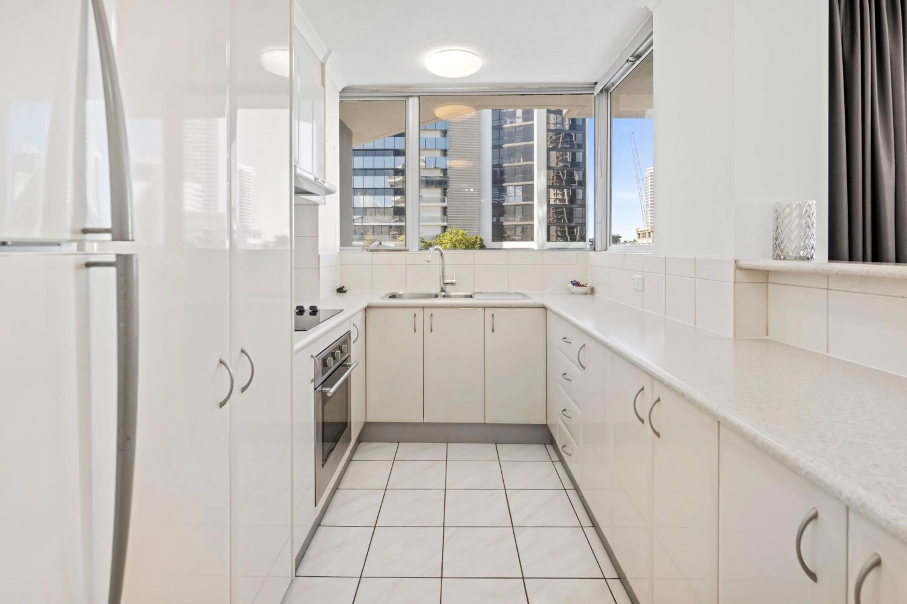 Kitchen or kitchenette in Moorings On Cavill Surfers Paradise