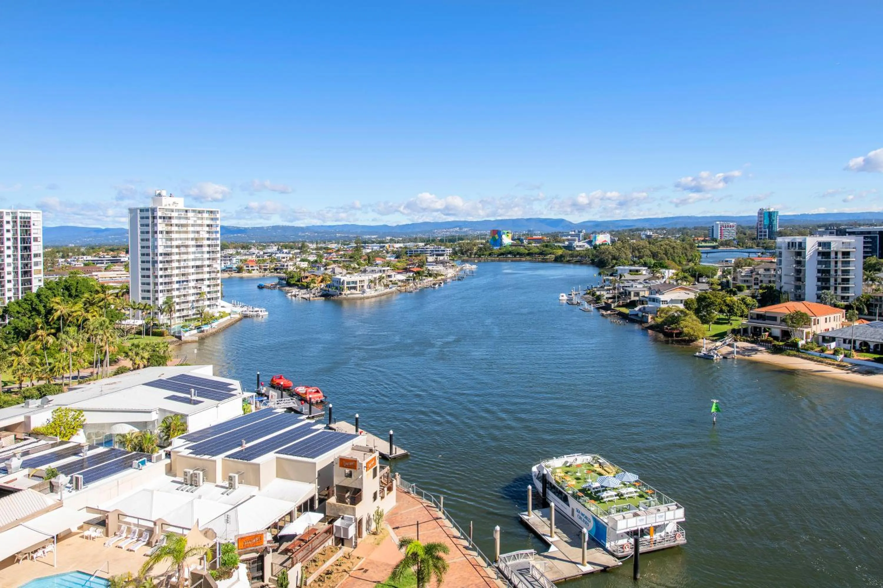 Moorings On Cavill Surfers Paradise