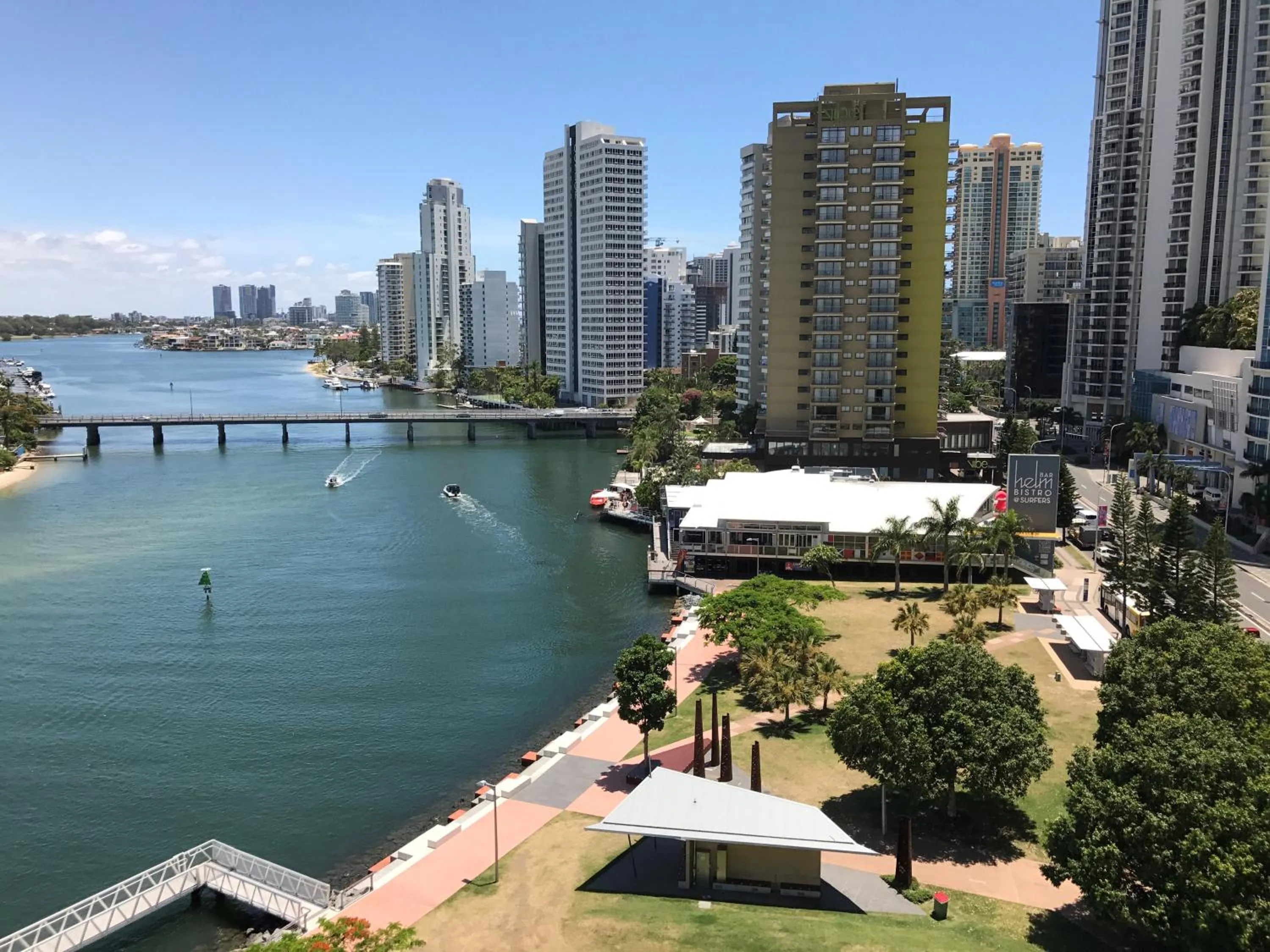 Moorings On Cavill Surfers Paradise