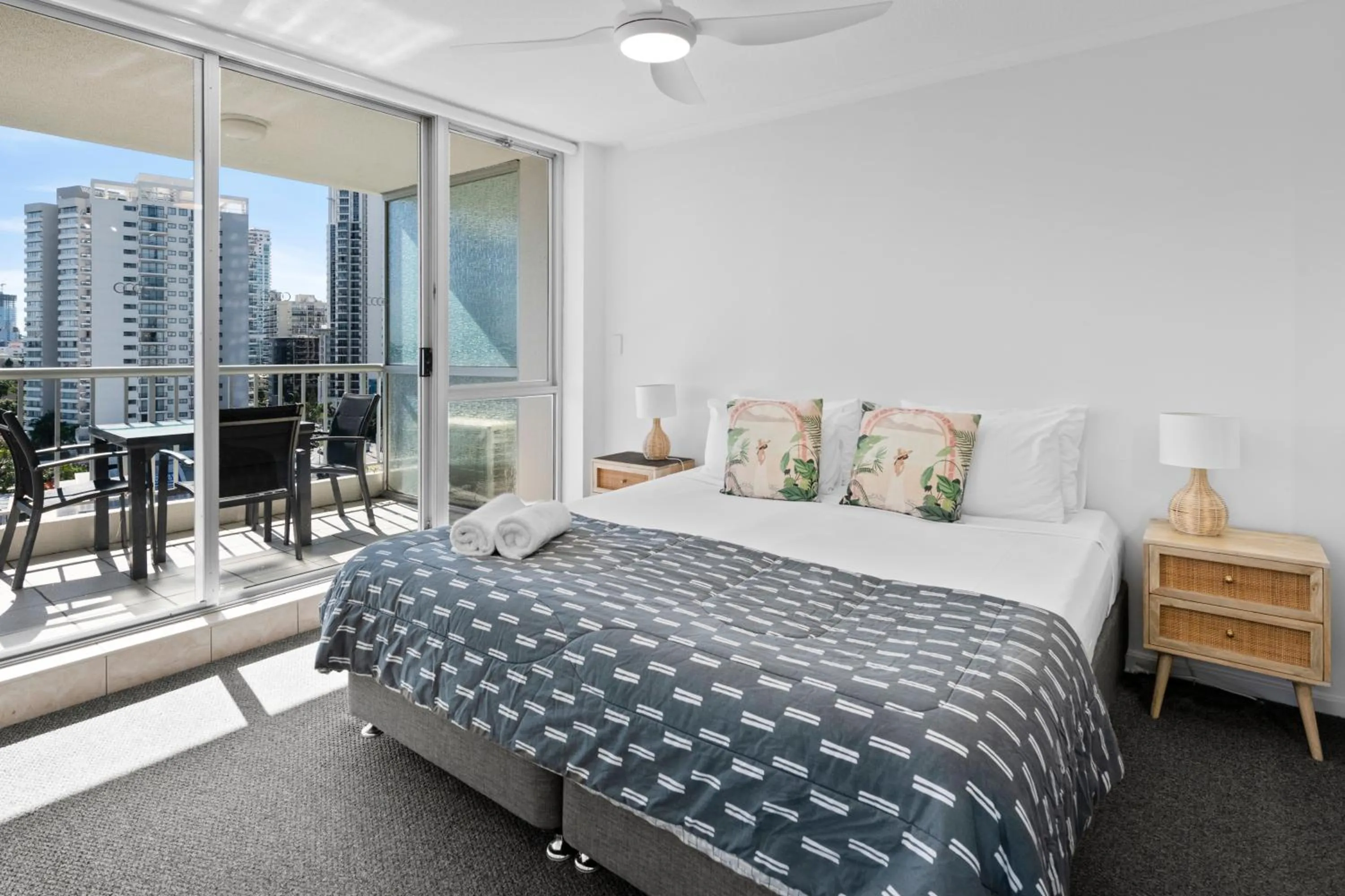Bedroom, Bed in Moorings On Cavill Surfers Paradise