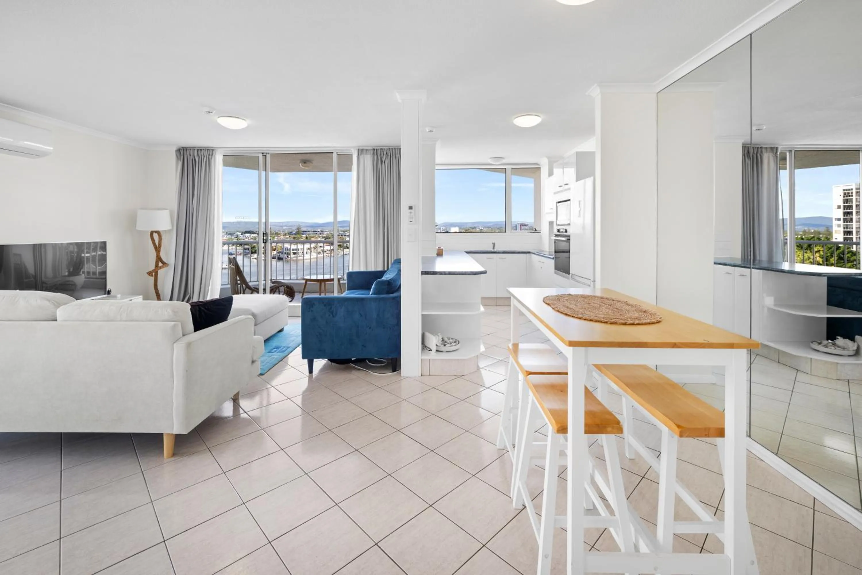 Dining area in Moorings On Cavill Surfers Paradise