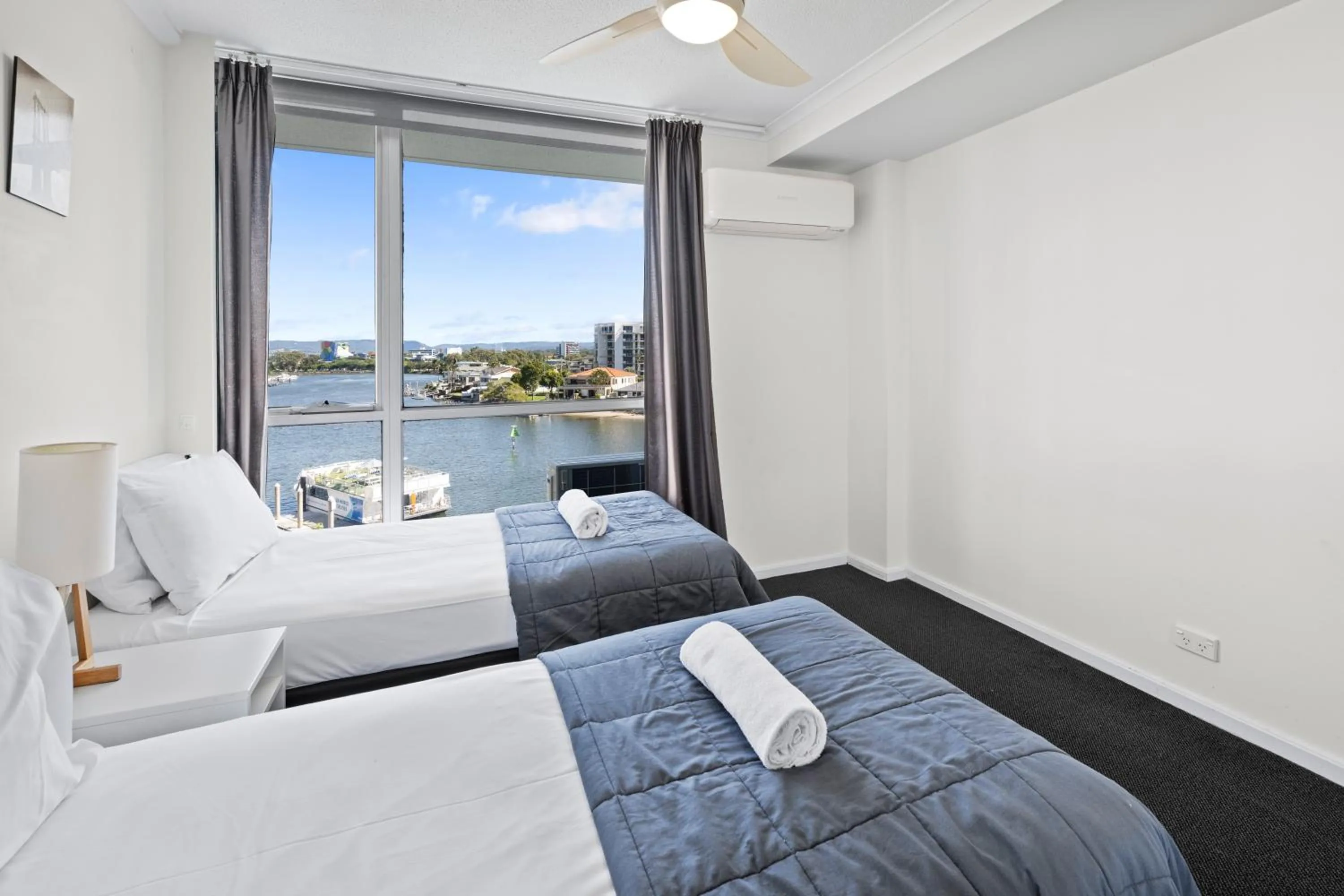 Bed in Moorings On Cavill Surfers Paradise