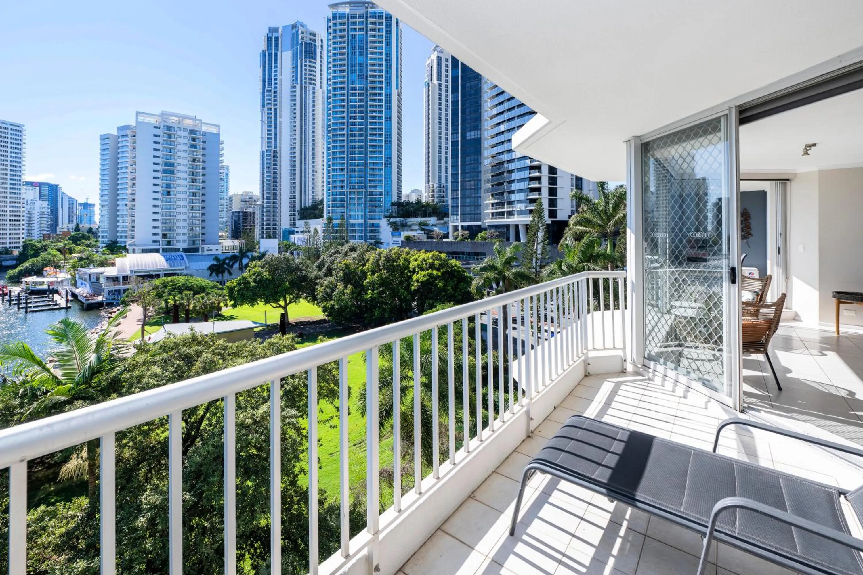 Moorings On Cavill Surfers Paradise