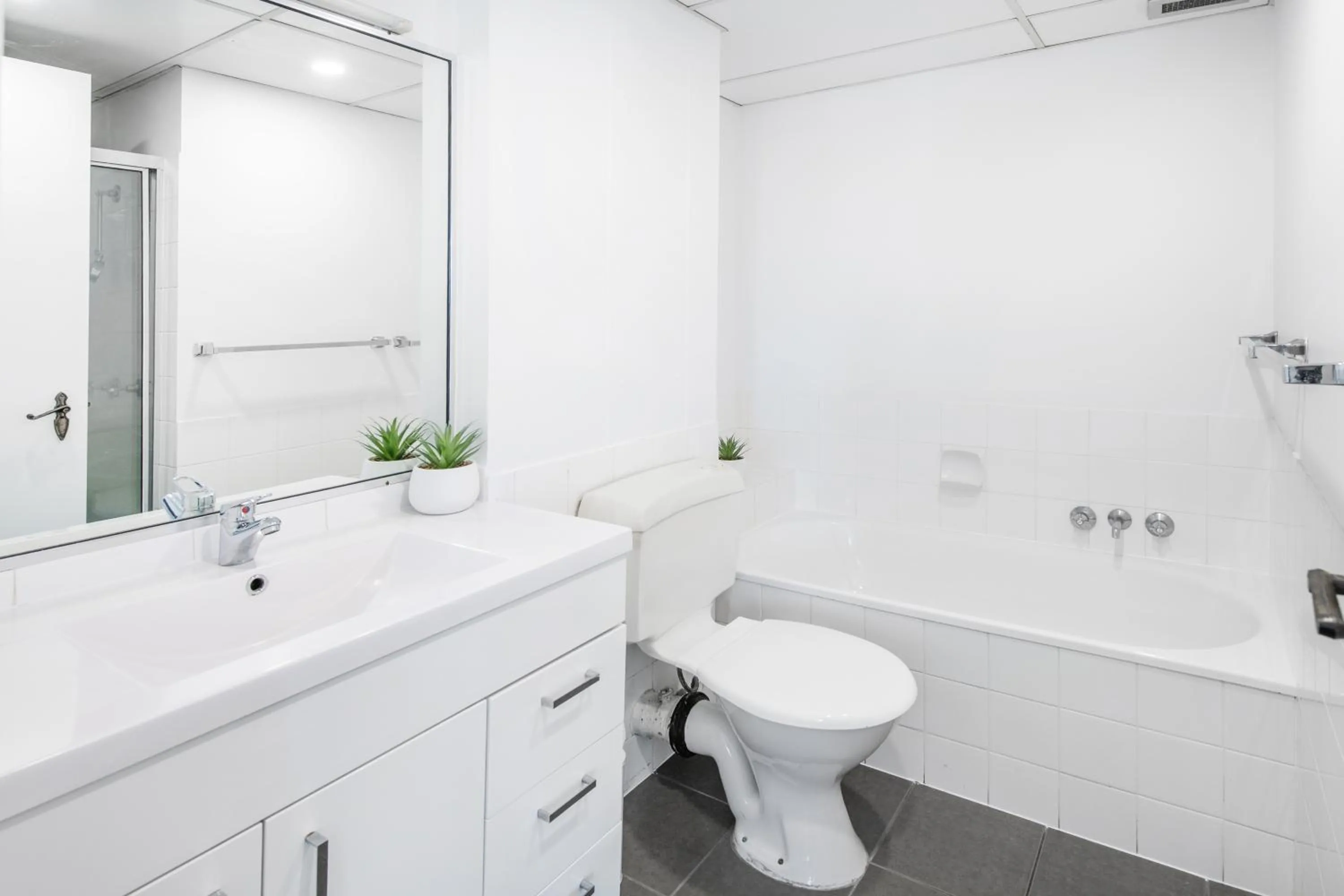 Bathroom in Moorings On Cavill Surfers Paradise