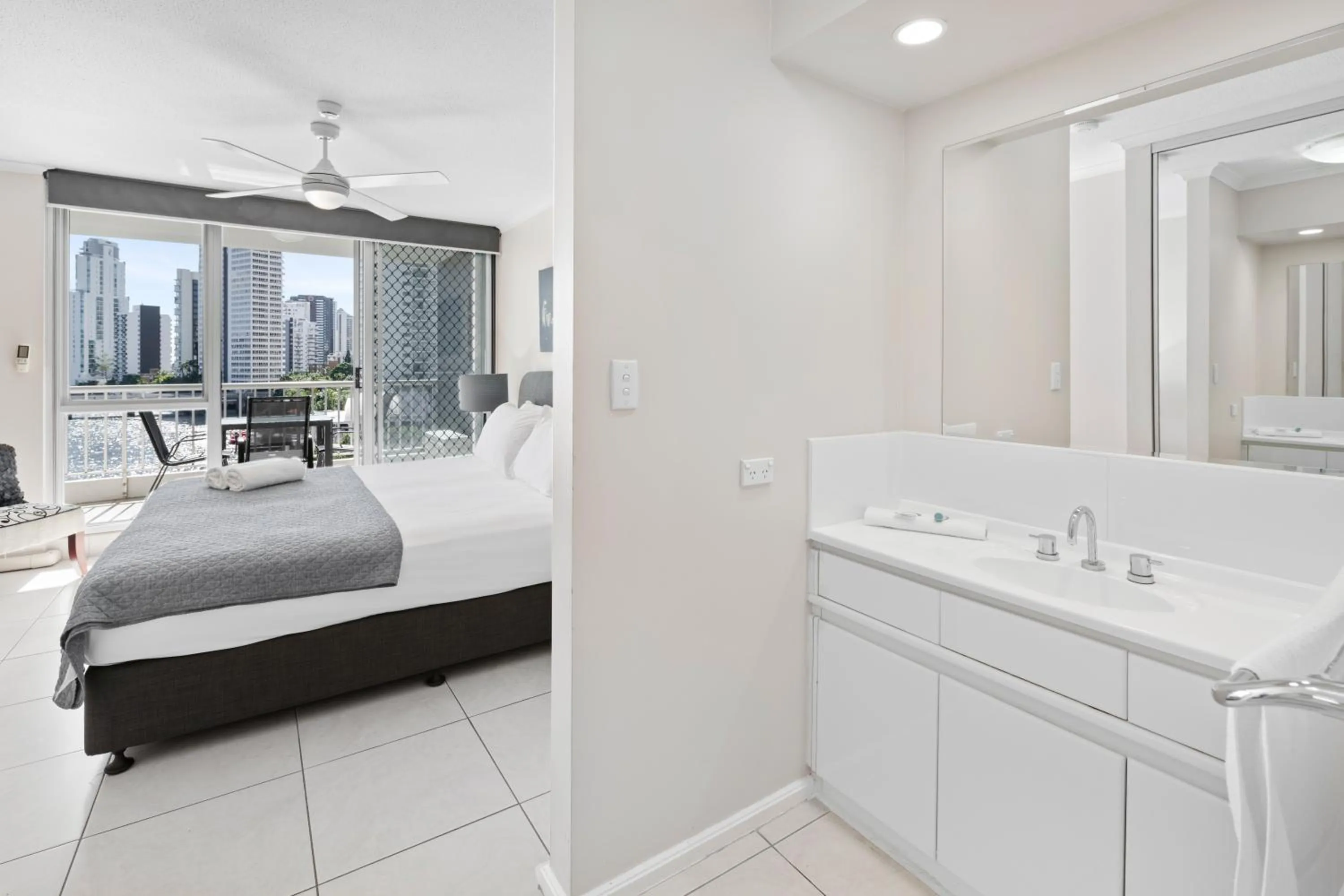 Bed in Moorings On Cavill Surfers Paradise