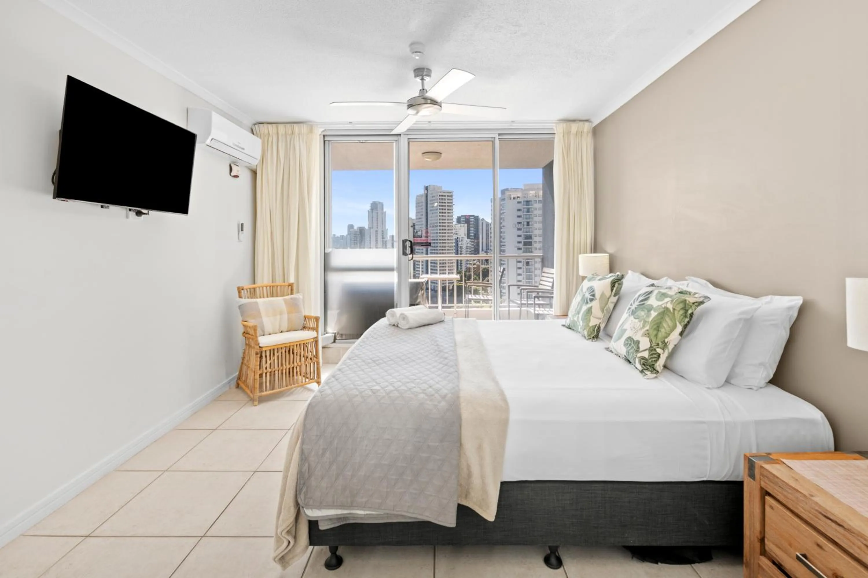 Bedroom, Bed in Moorings On Cavill Surfers Paradise