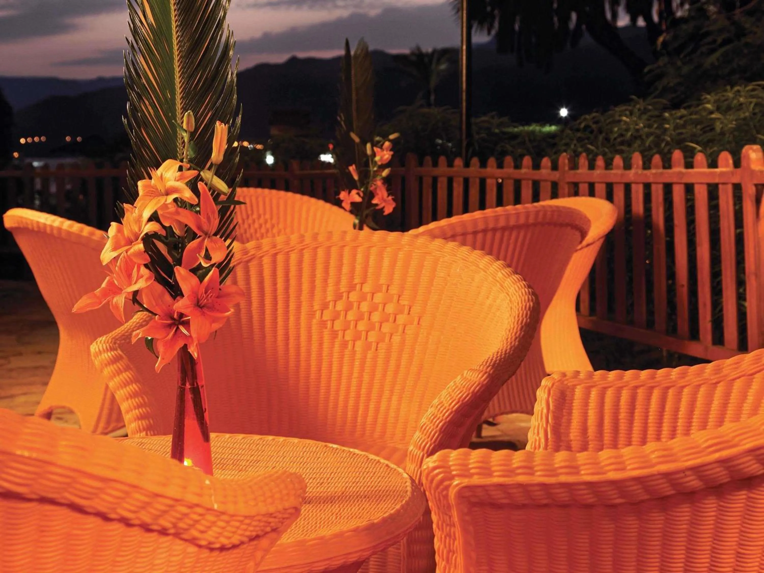 Lounge or bar in Movenpick Taba Resort & Spa