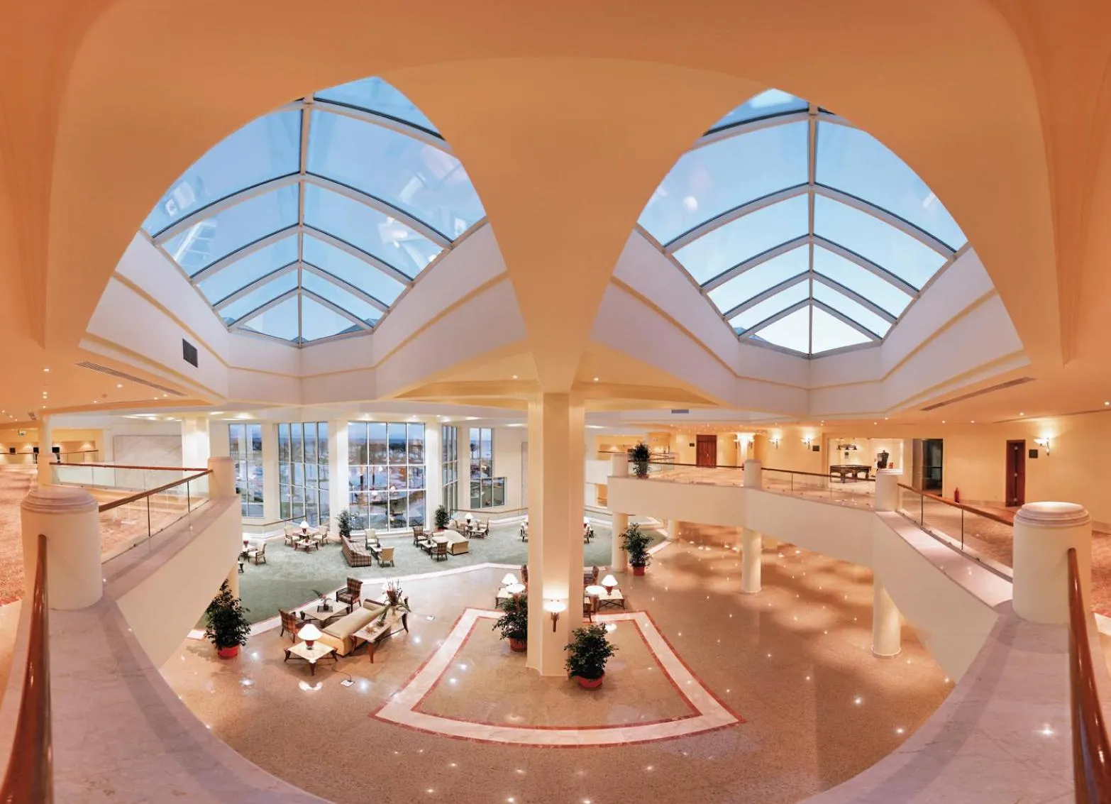 Lounge or bar in Movenpick Taba Resort & Spa