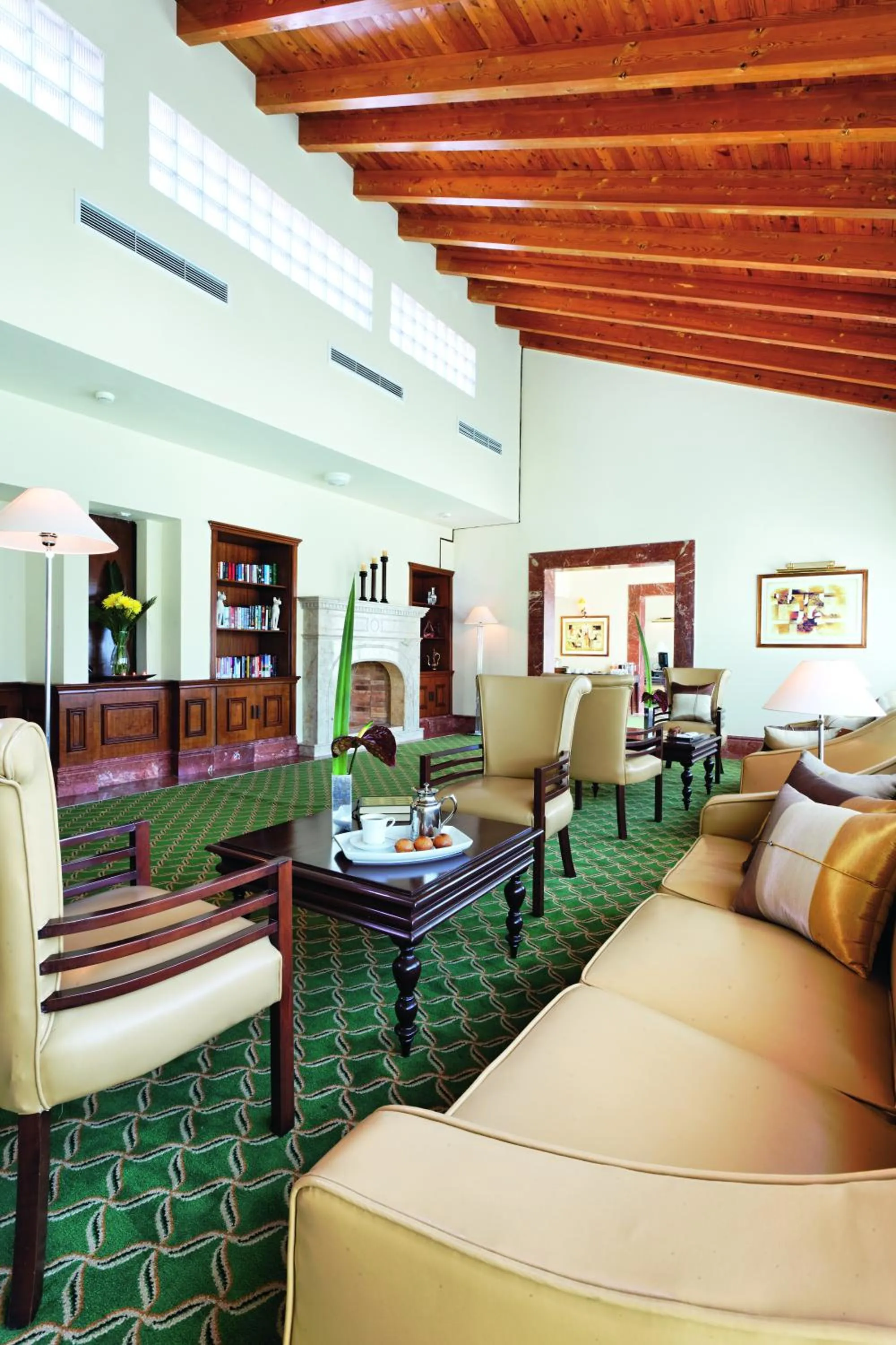 Lounge or bar in Movenpick Taba Resort & Spa