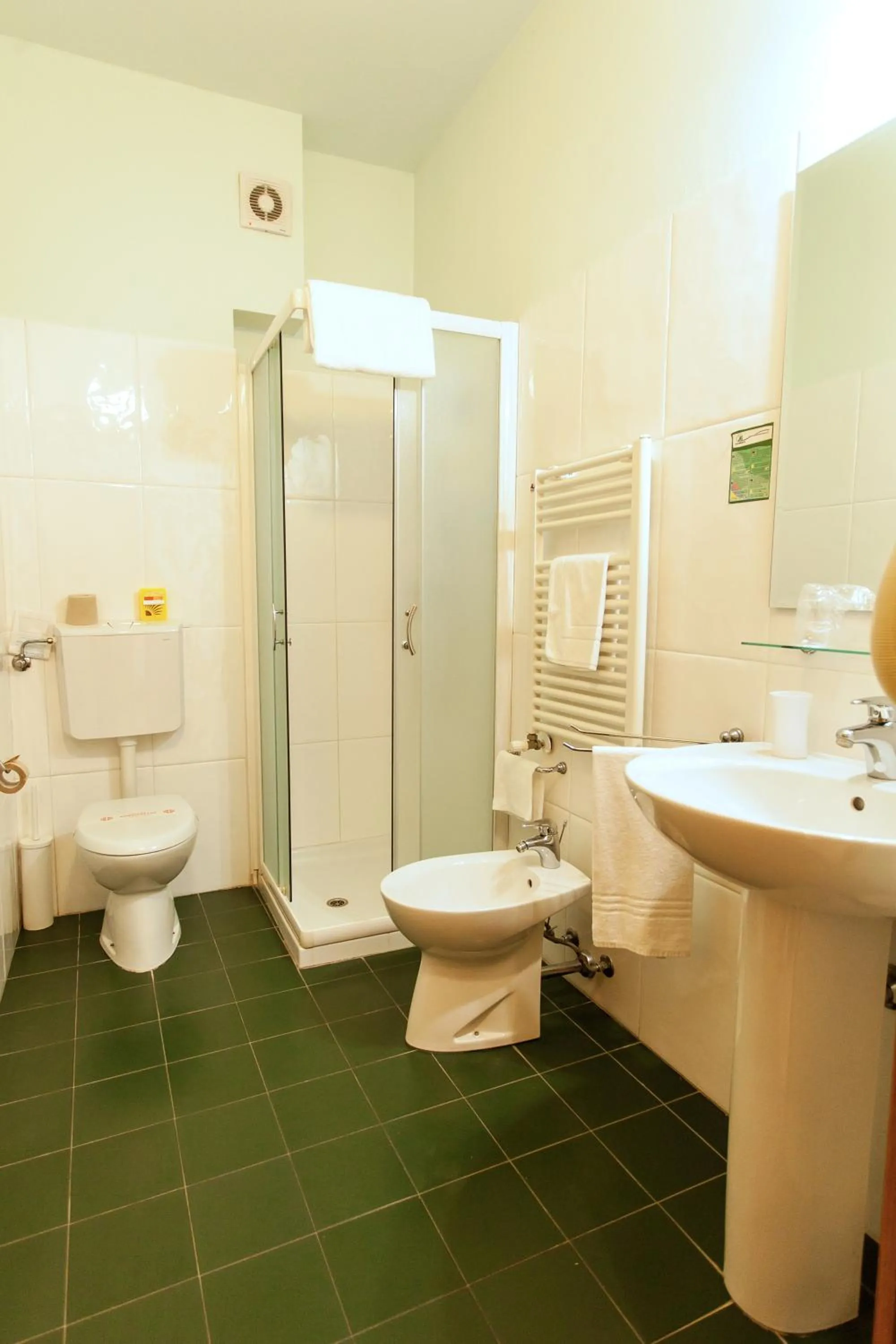 Shower in Agriturismo Lama Di Valle Rosa