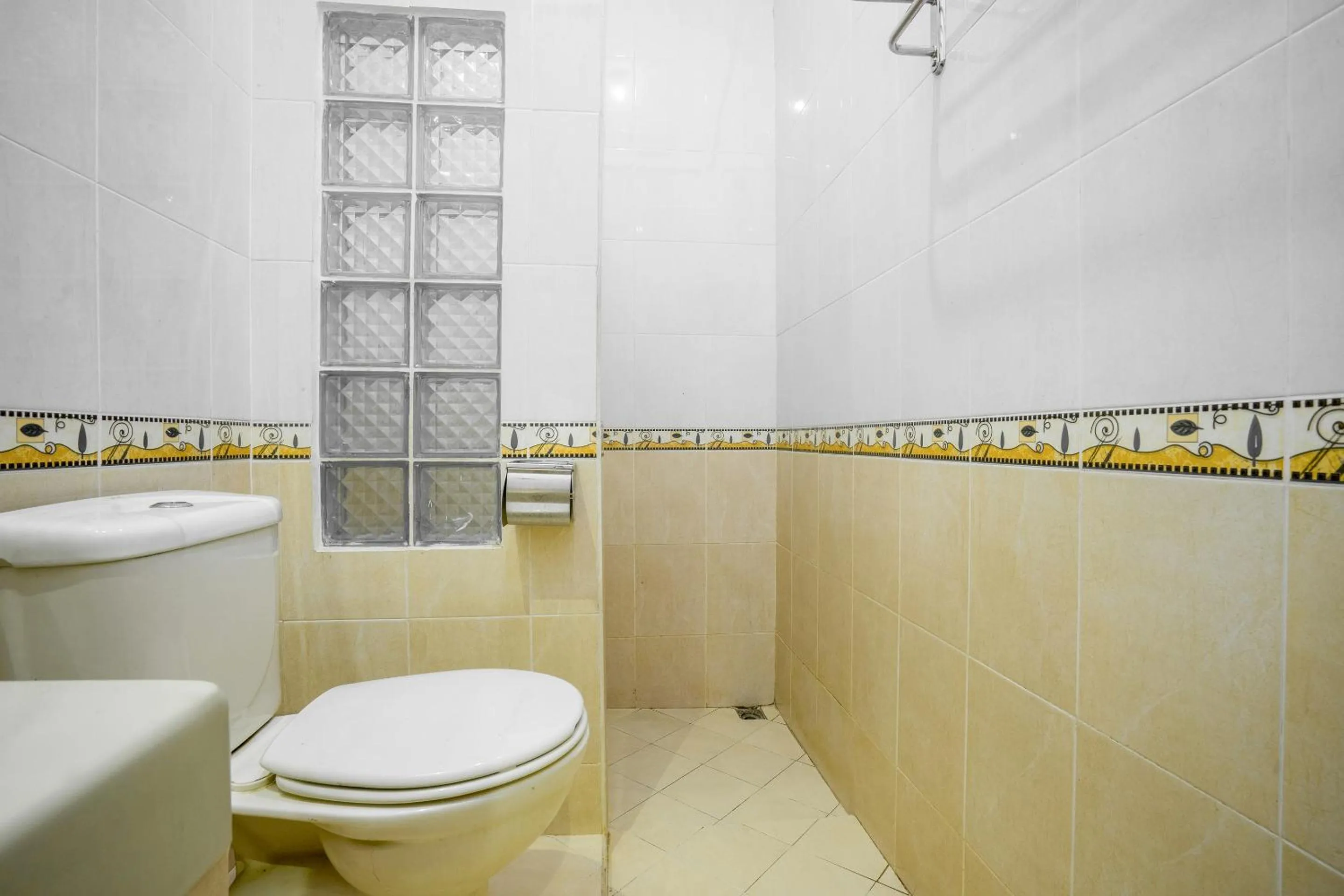 Bathroom in Urbanview Hotel Gading Kencana Samarinda by RedDoorz