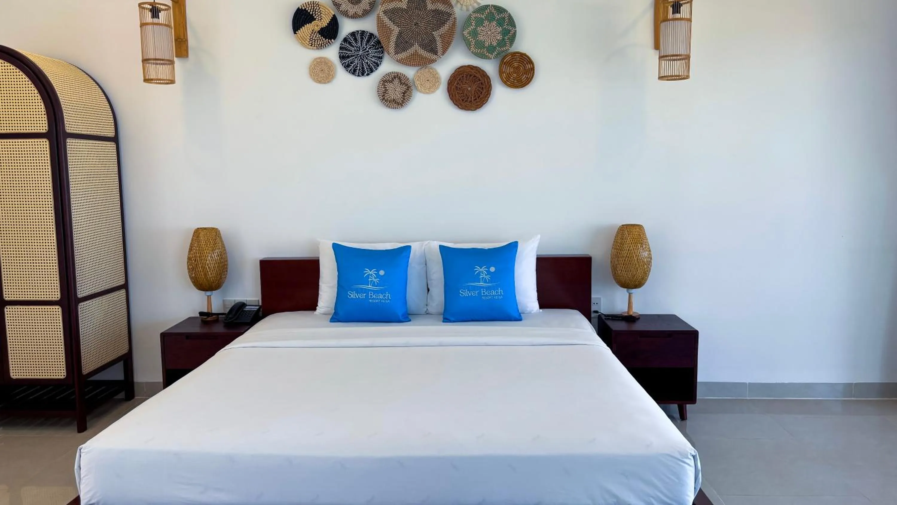 Bed in Silver Beach Resort Ke Ga