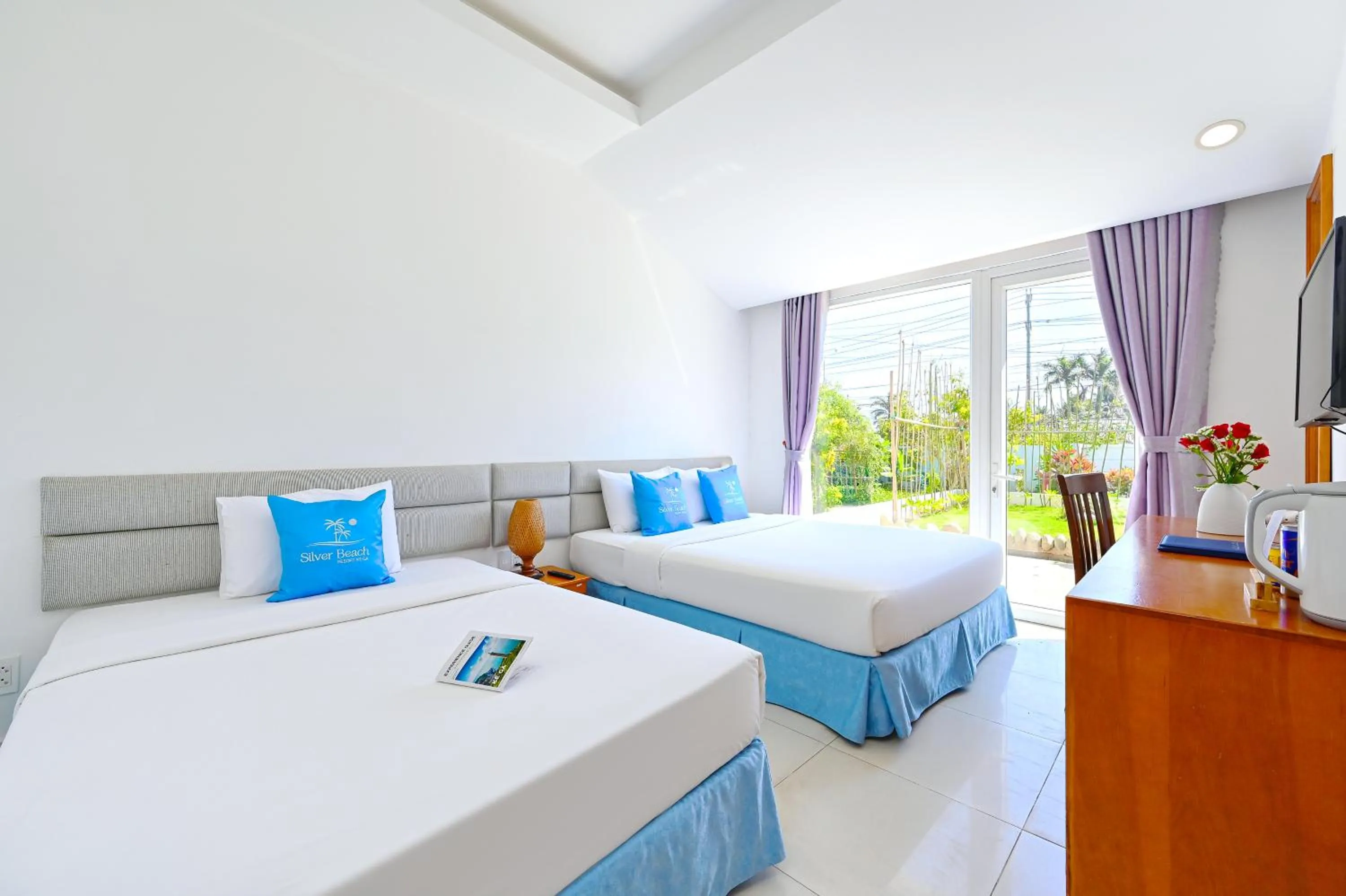 Photo of the whole room, Bed in Silver Beach Resort Ke Ga