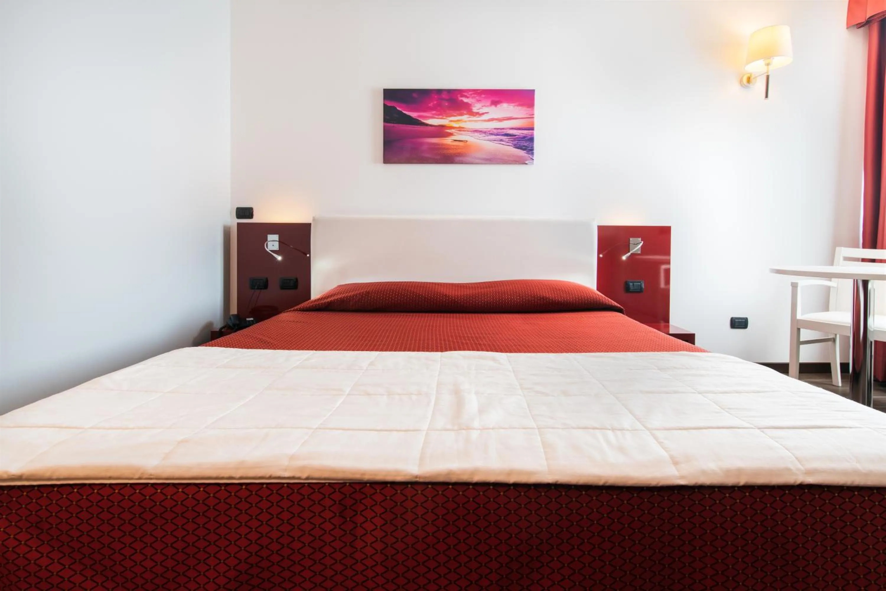 Bedroom, Bed in Hotel Mediterraneo