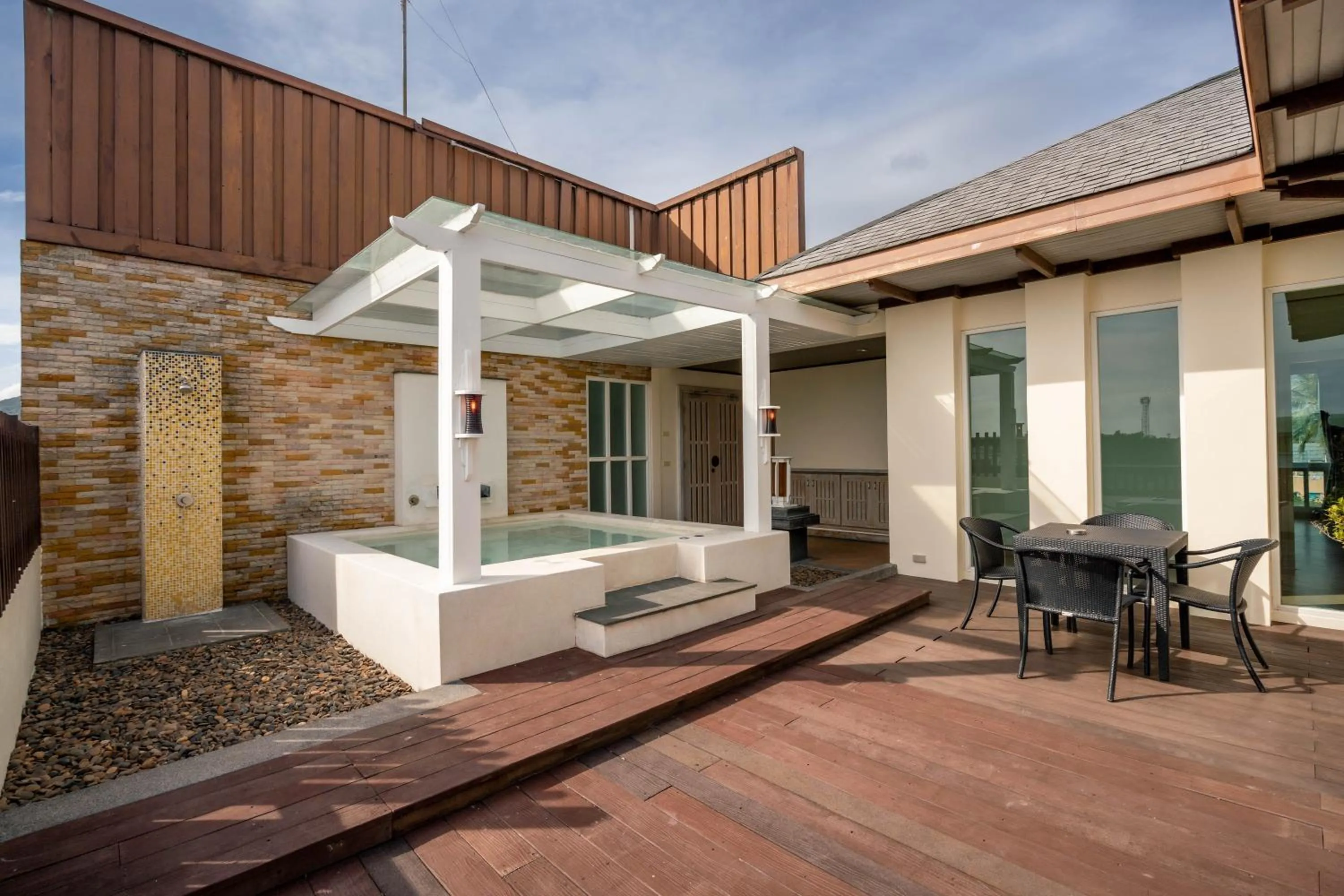 Hot Tub in Ratana Hotel Chalong
