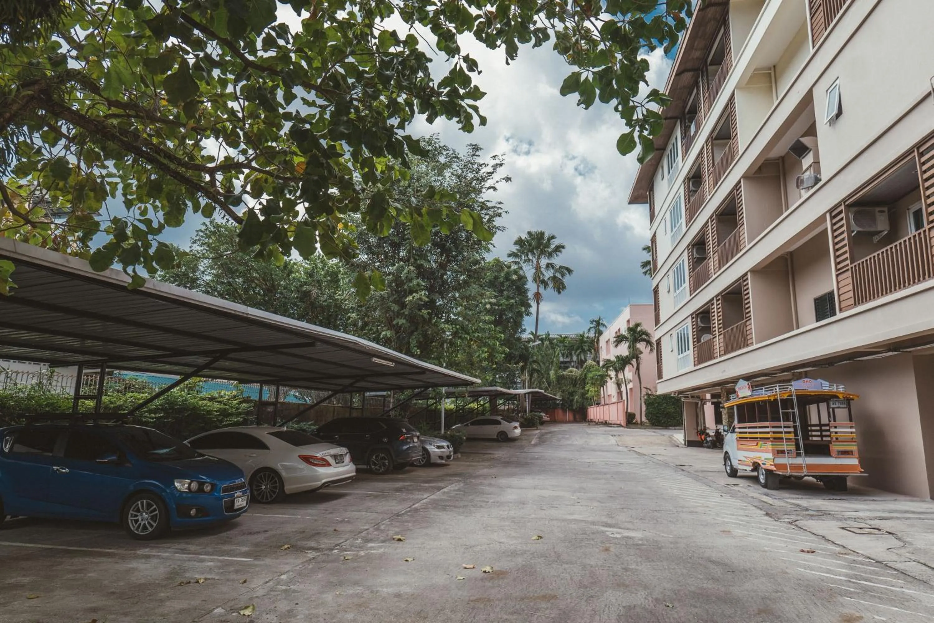 Parking in Ratana Hotel Chalong