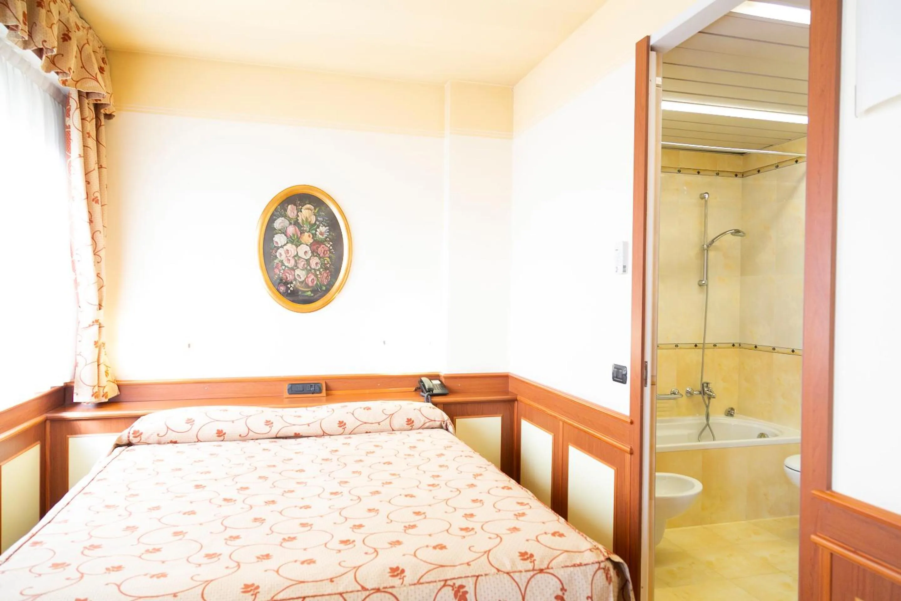 Bedroom, Bed in Melas Hotel