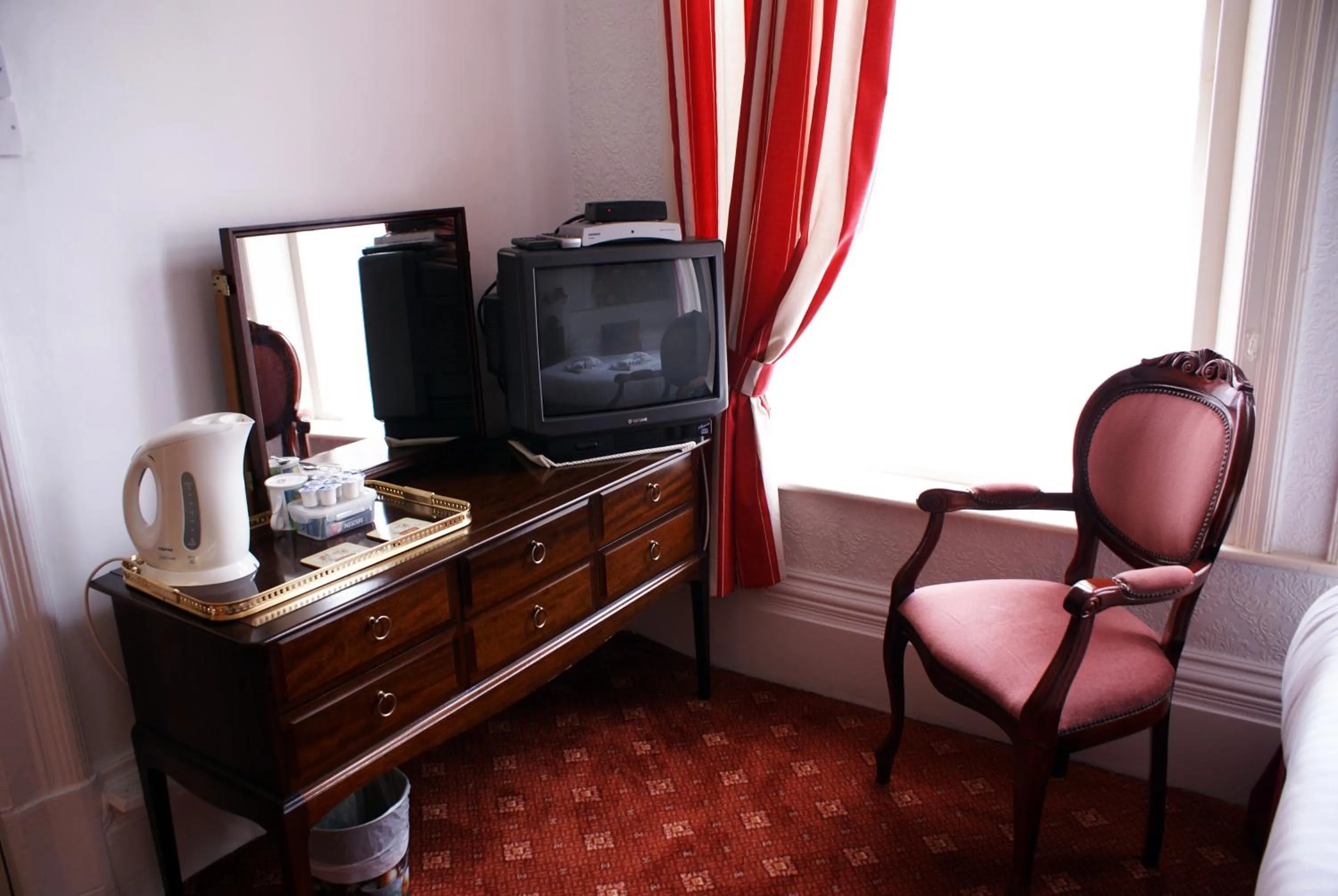 TV and multimedia in The Highfield Private Hotel