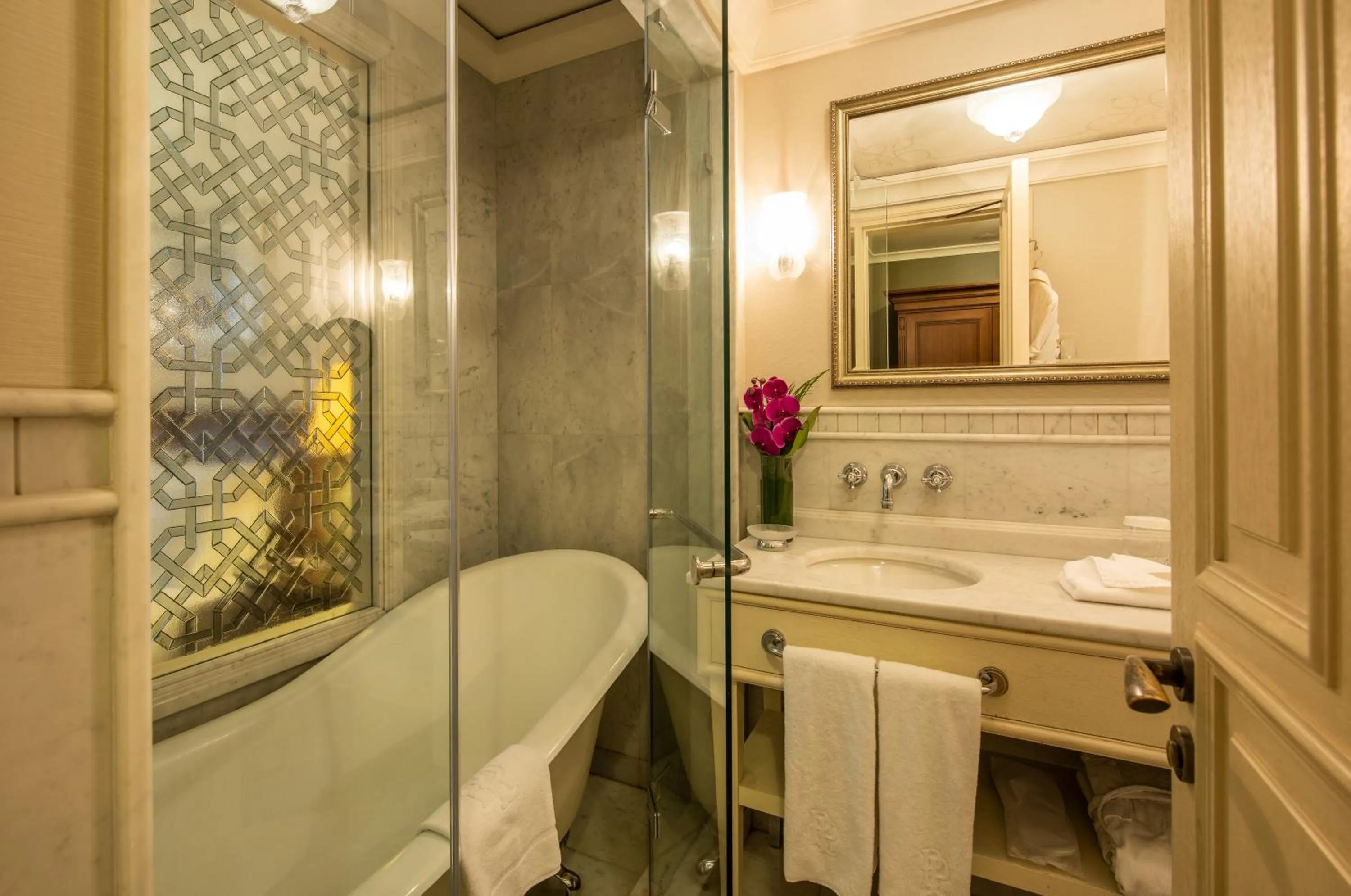 Bathroom in Pera Palace Hotel