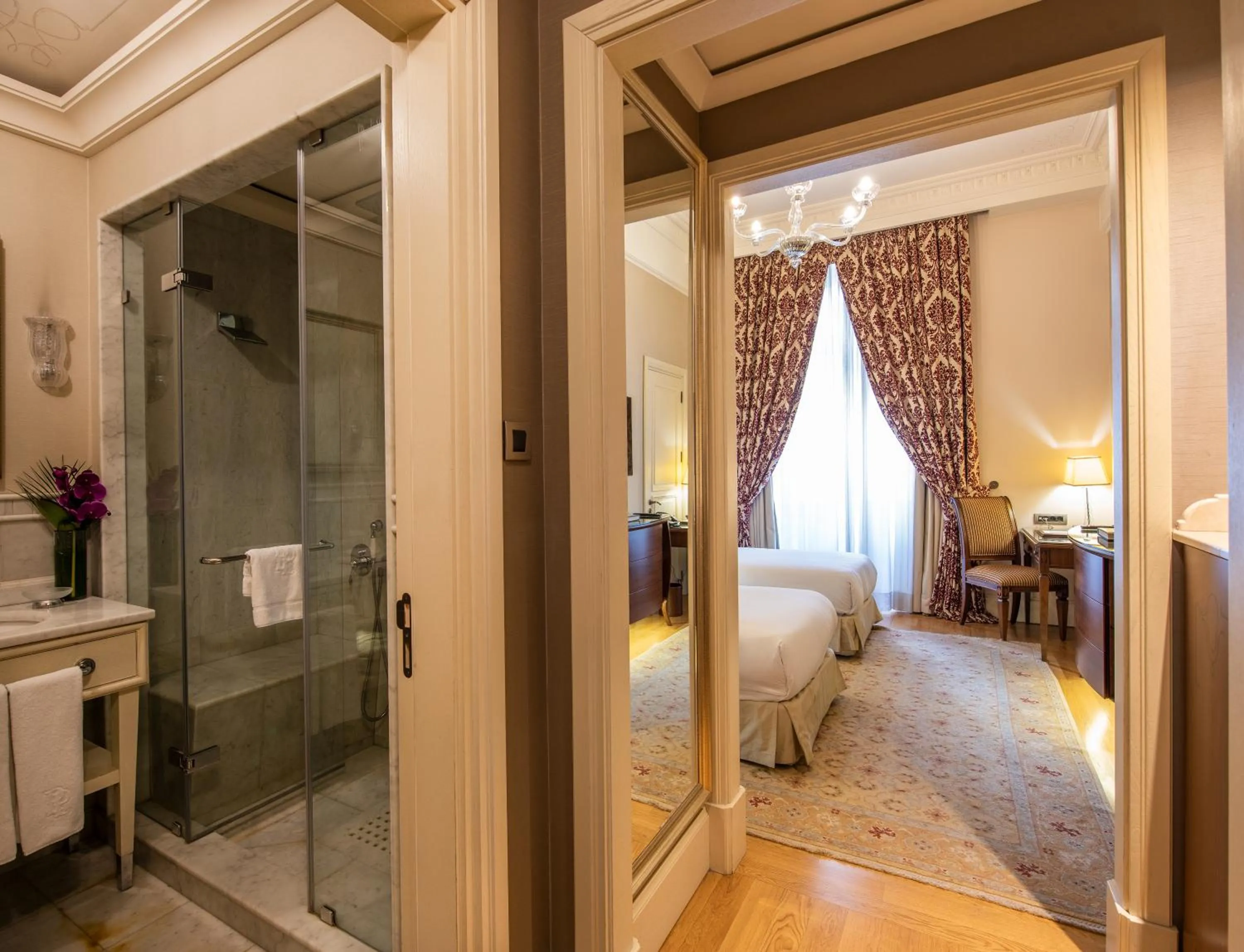 Shower, Bed in Pera Palace Hotel