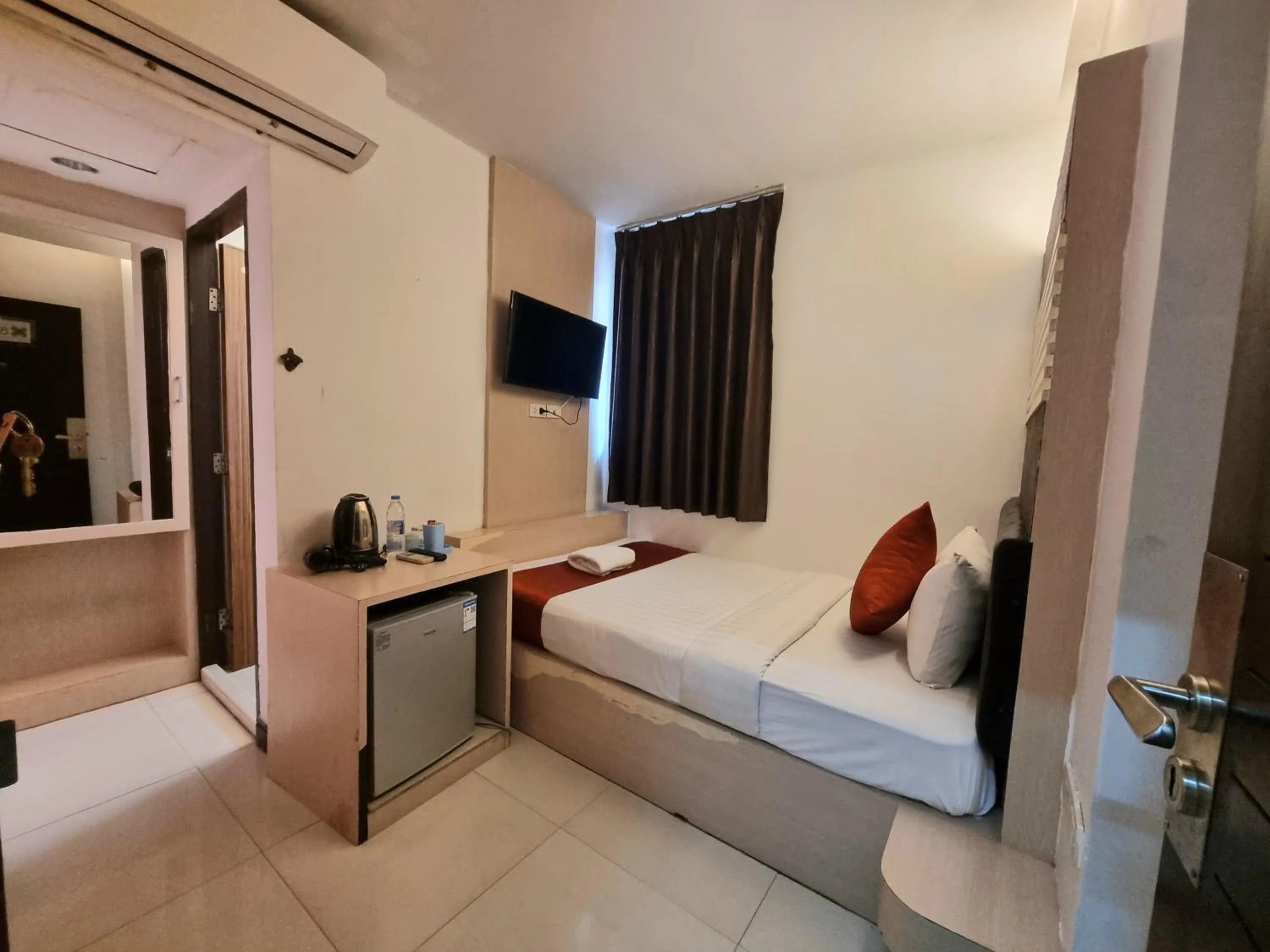 Bed in Cozi Inn Hotel, Bangkok