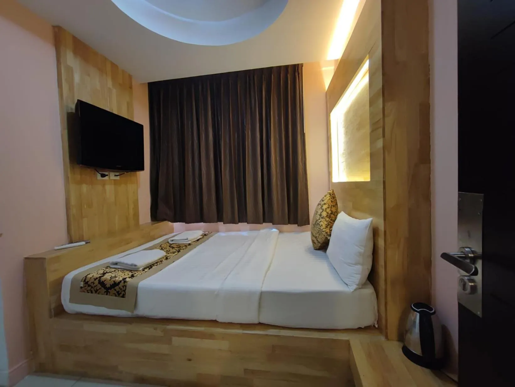 Bed in Cozi Inn Hotel, Bangkok