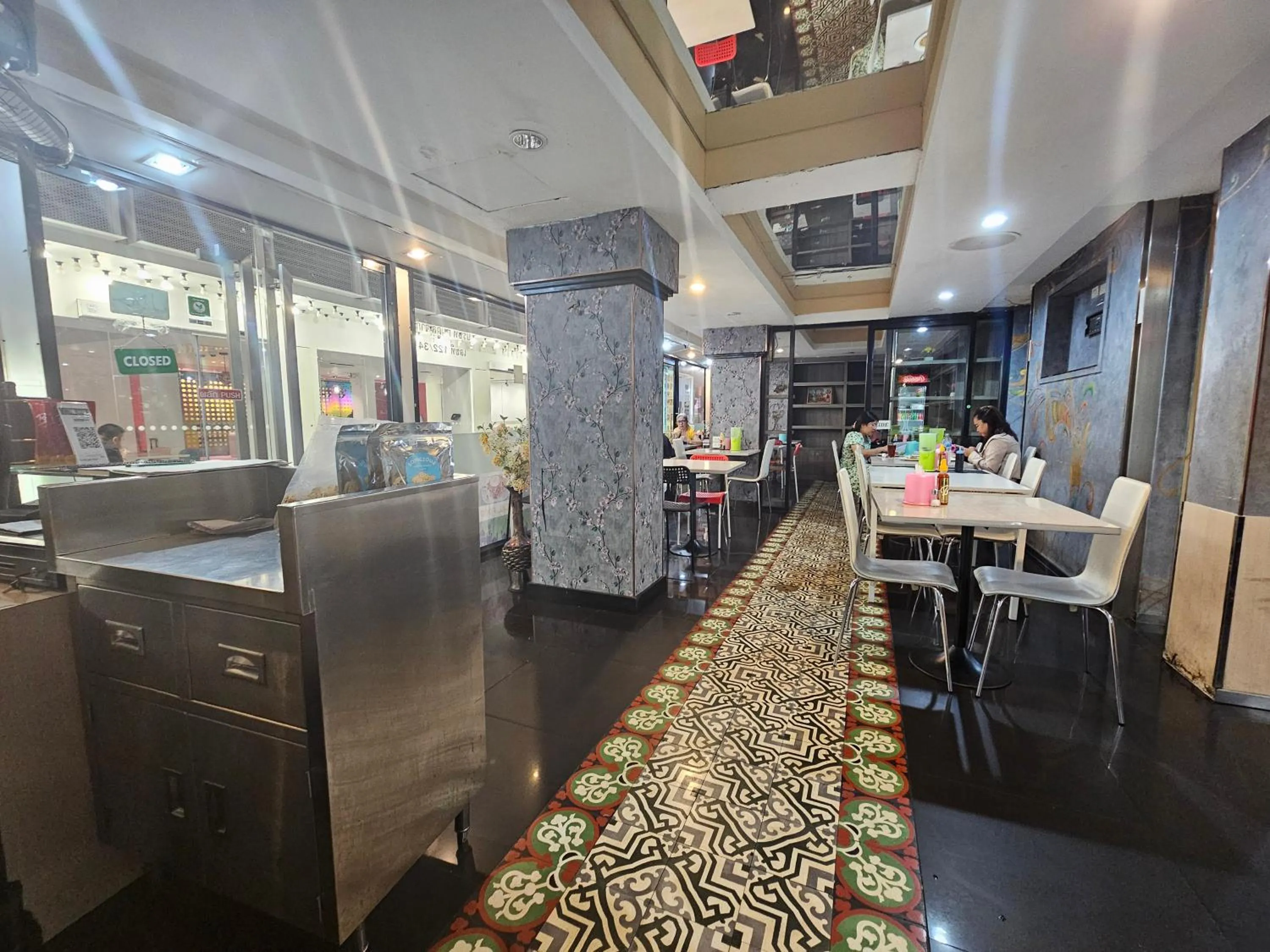 Cozi Inn Hotel, Bangkok