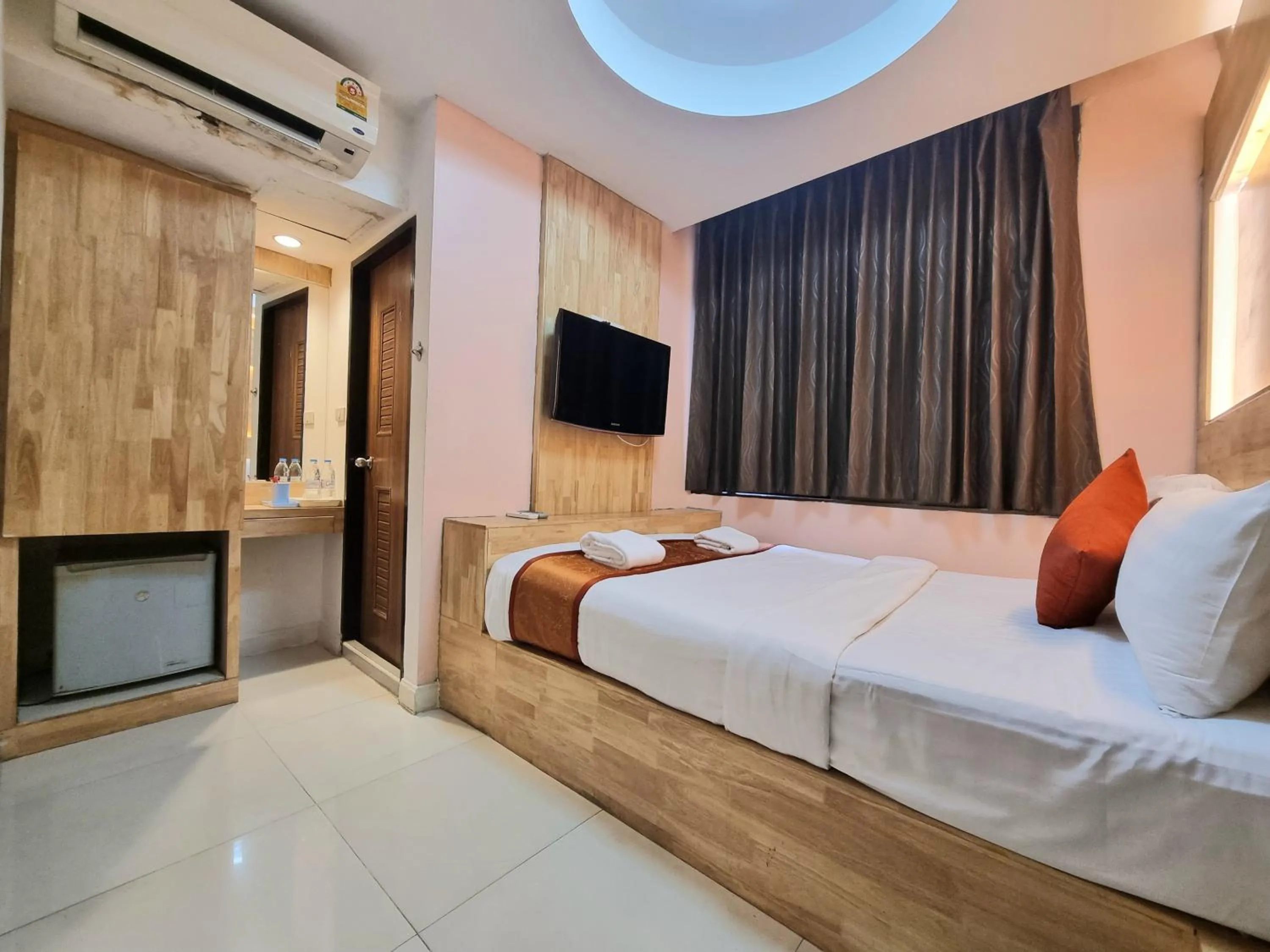 Bed in Cozi Inn Hotel, Bangkok