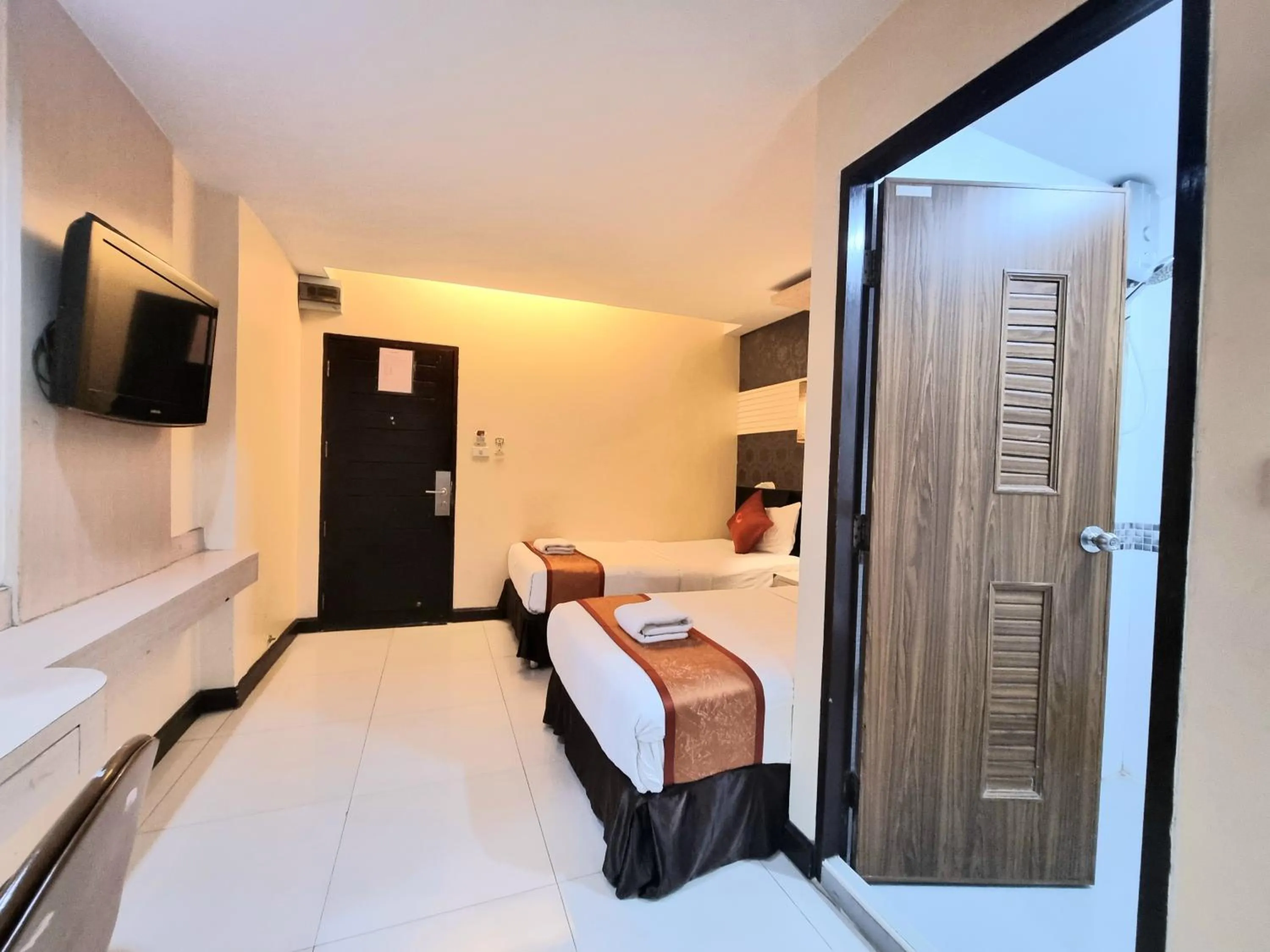 Bed in Cozi Inn Hotel, Bangkok