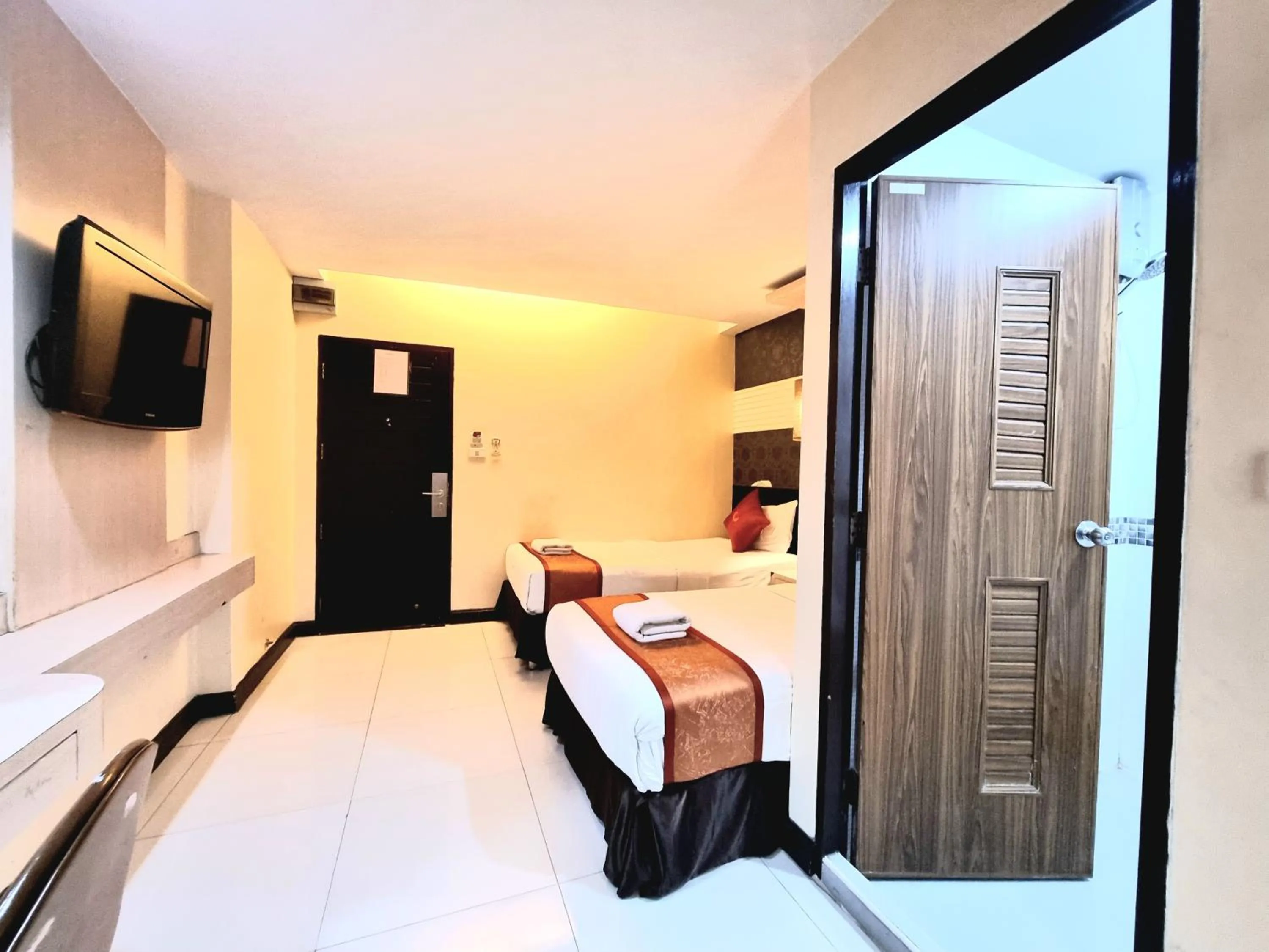 Bed in Cozi Inn Hotel, Bangkok