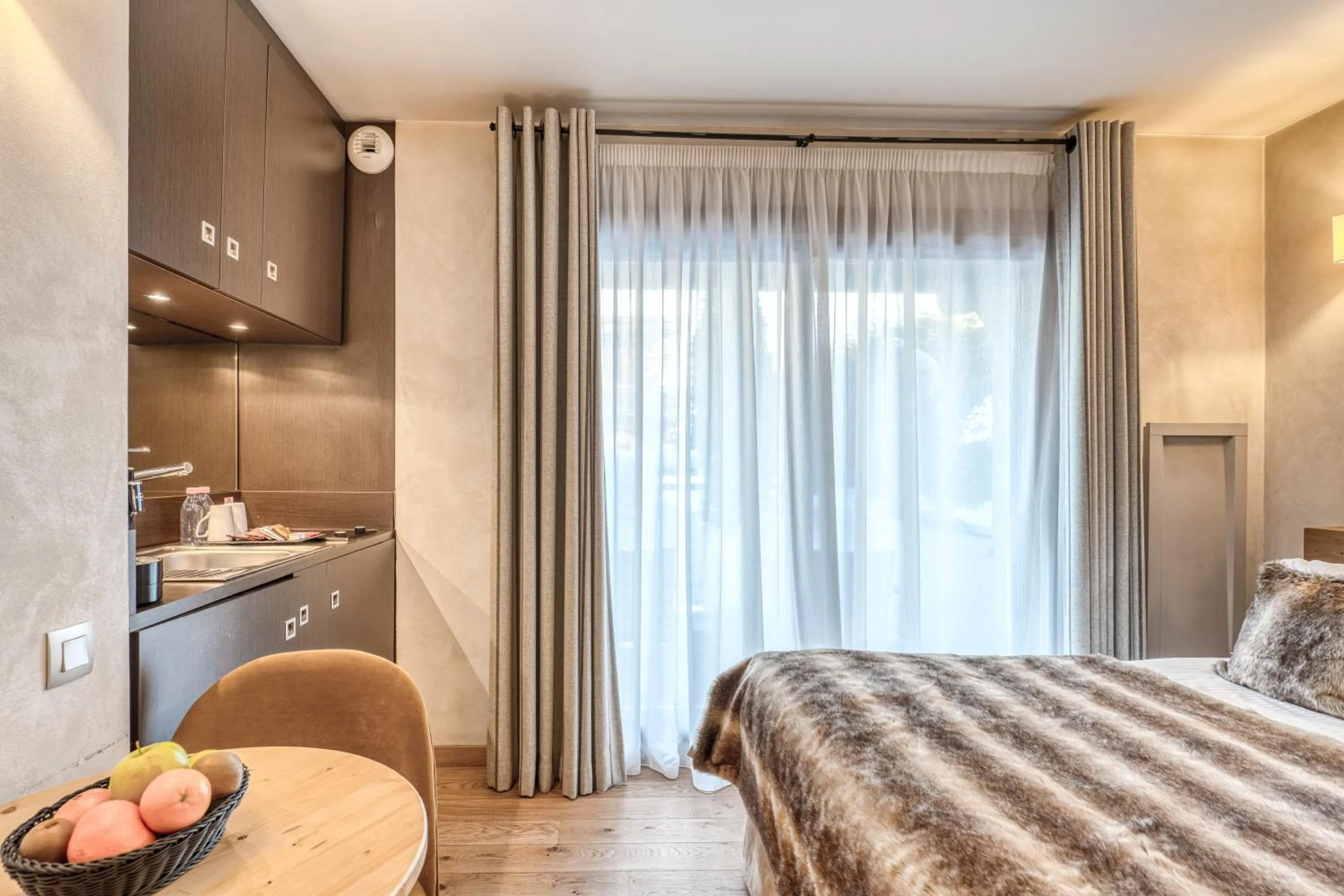 Photo of the whole room, Bed in Les Loges Blanches Megève