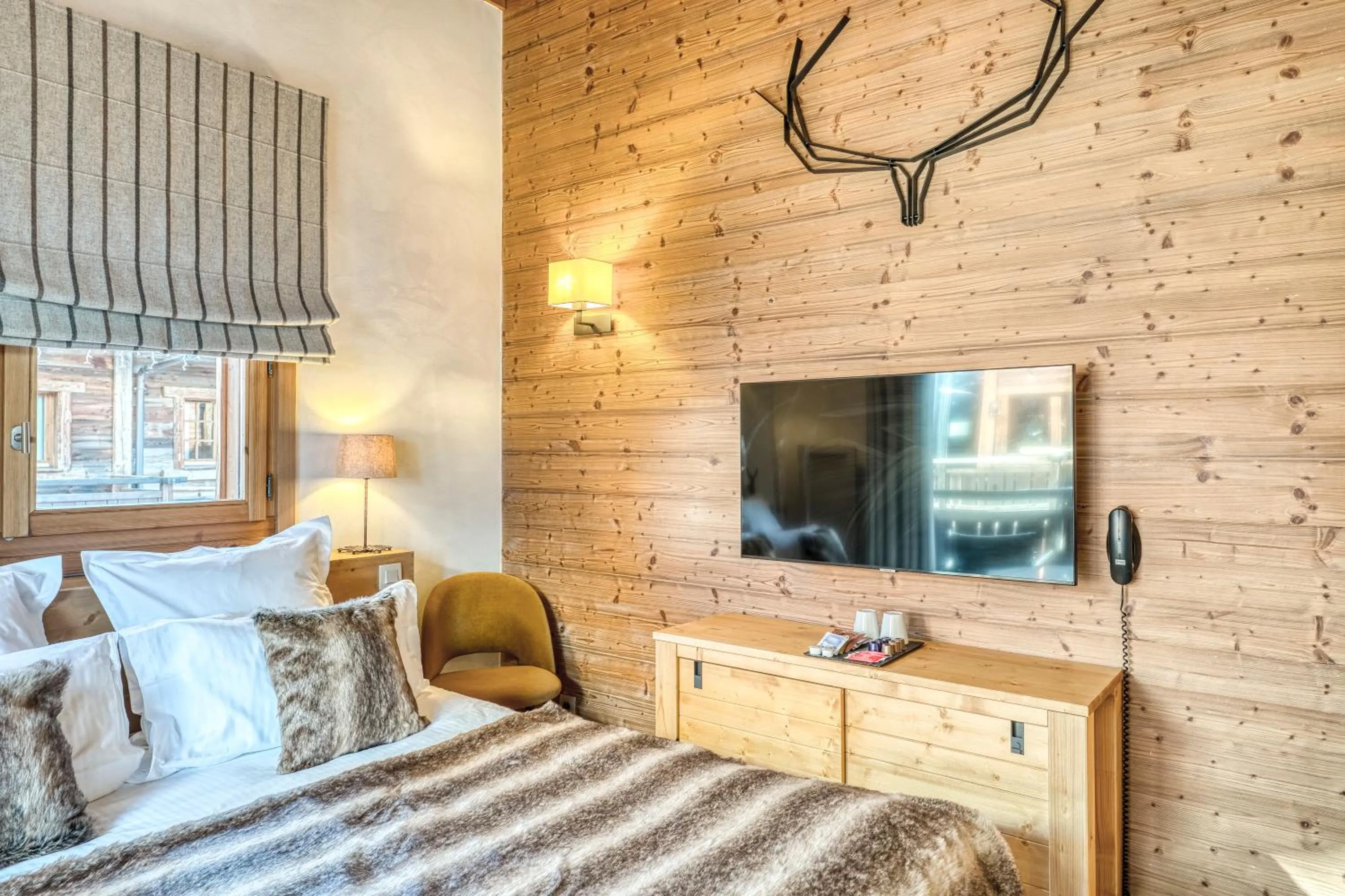 Bedroom, Bed in Les Loges Blanches Megève