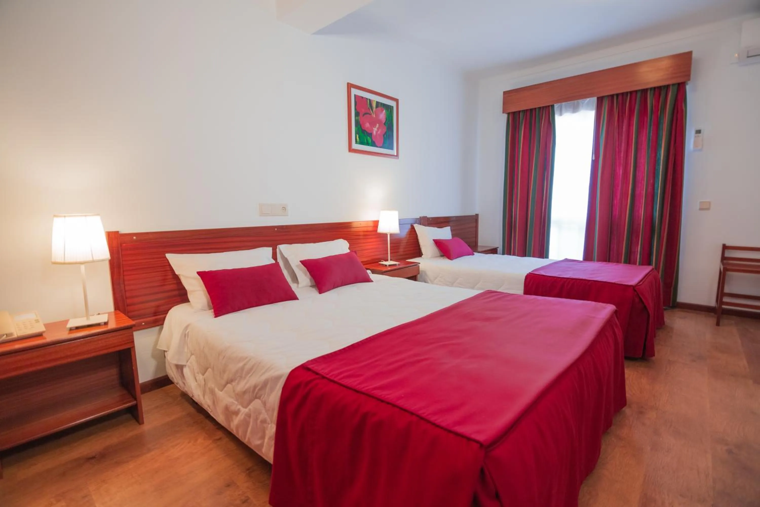 Balcony/Terrace, Bed in Hotel Cristo Rei - Fatima