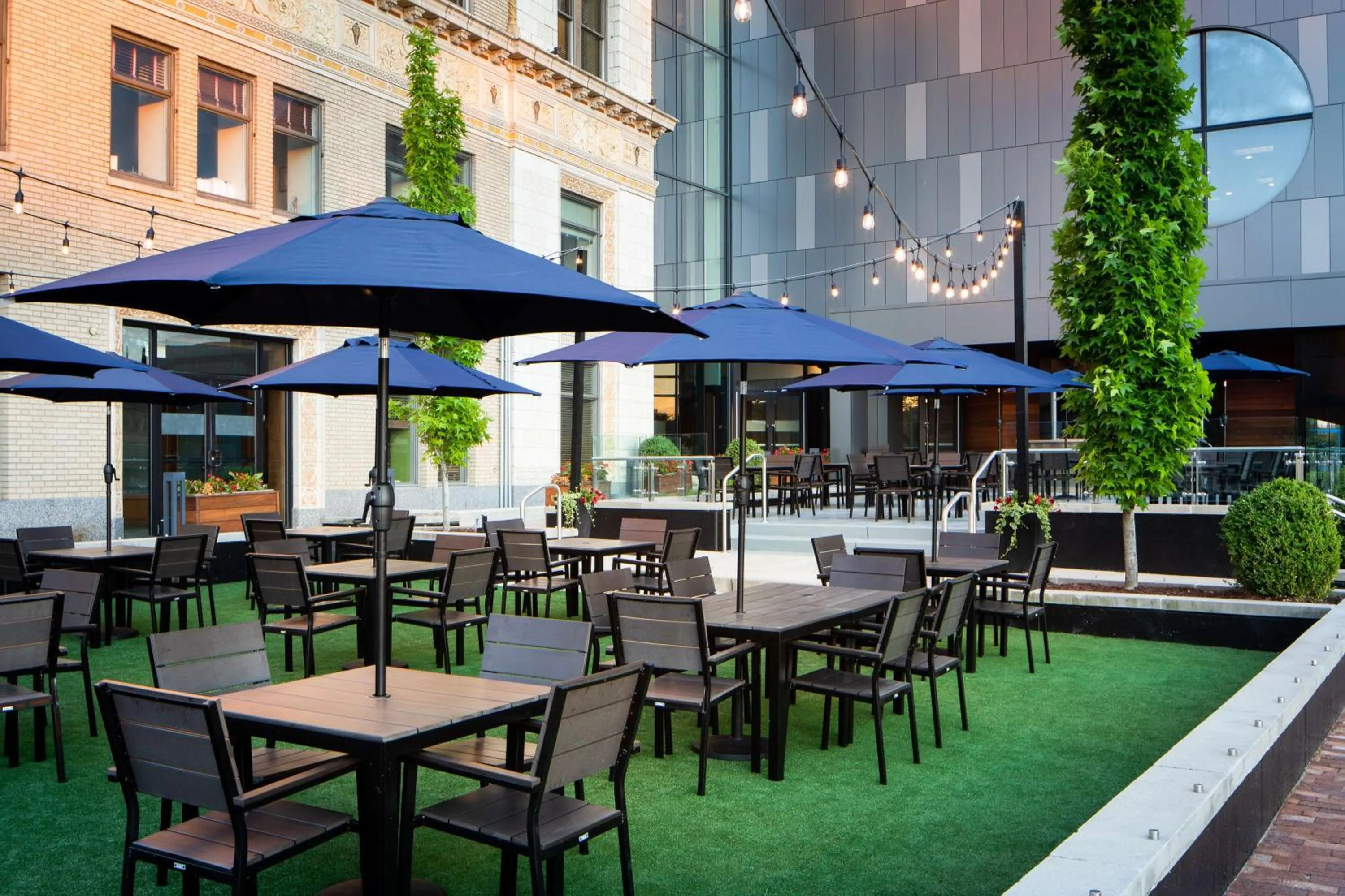 Restaurant/places to eat in Amway Grand Plaza Hotel, Curio Collection by Hilton