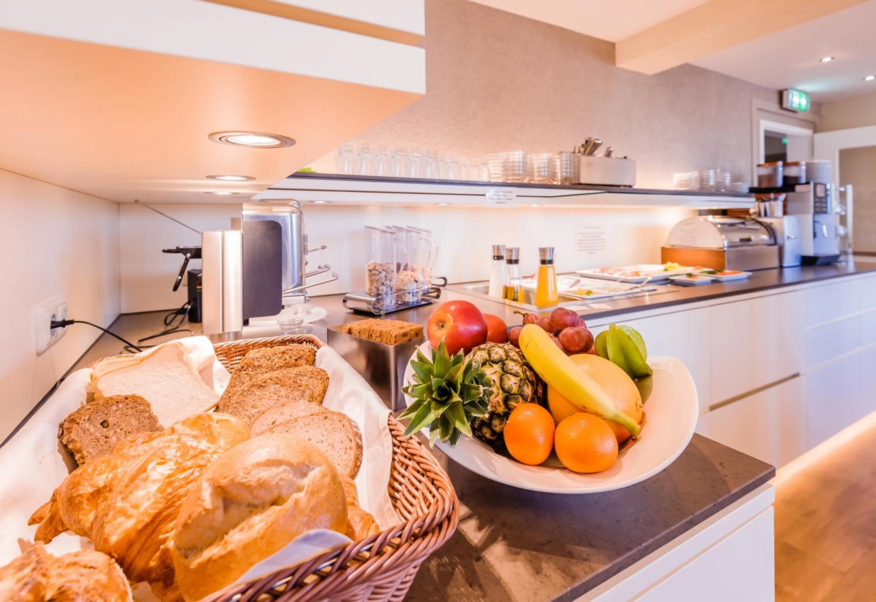 Buffet breakfast in Hotel an der Linah garni