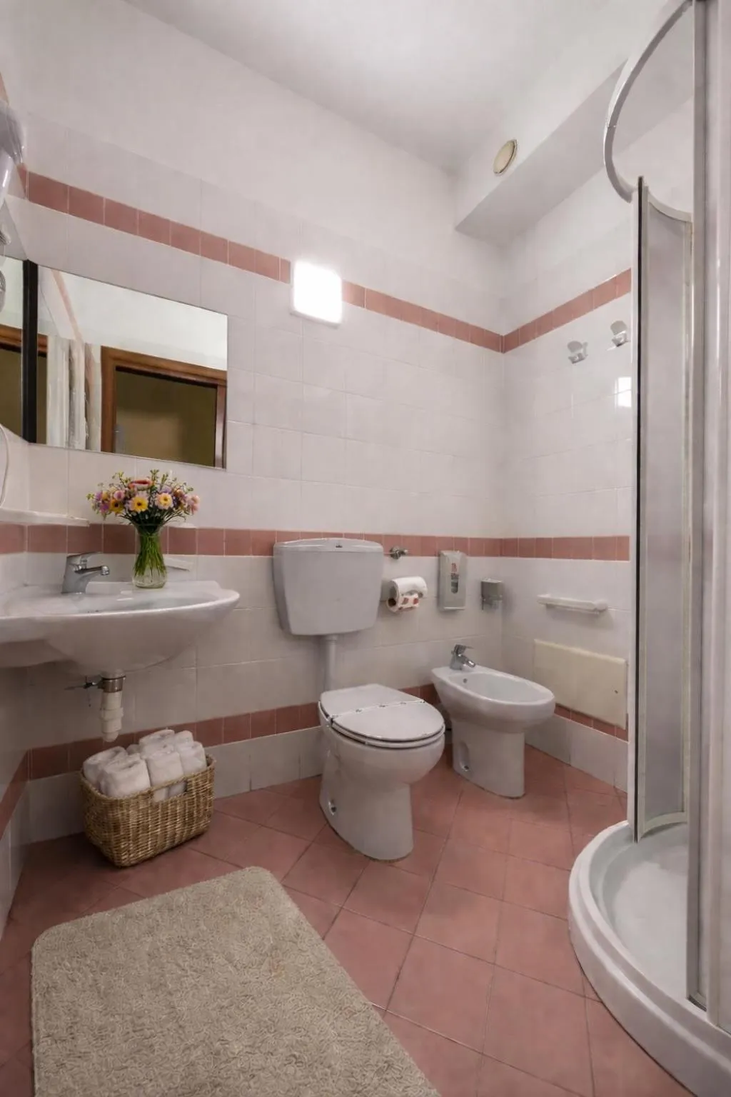 Shower in Hotel Oberje Dla Viere