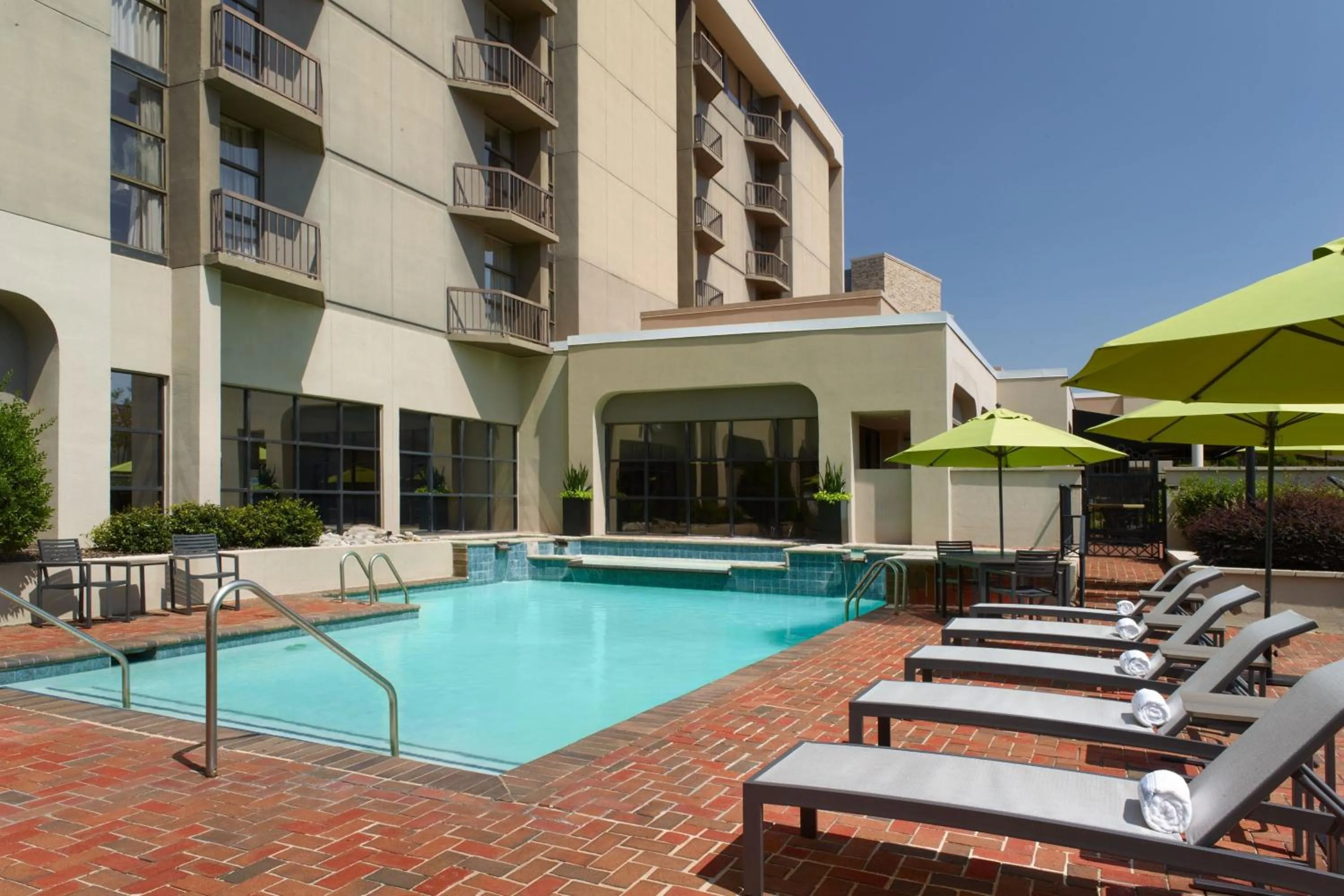 Swimming pool in Charlotte Marriott SouthPark